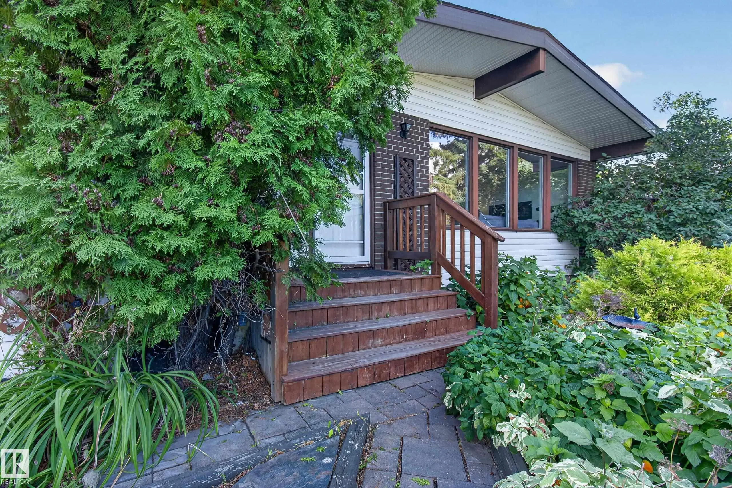 1042 PARKER Drive