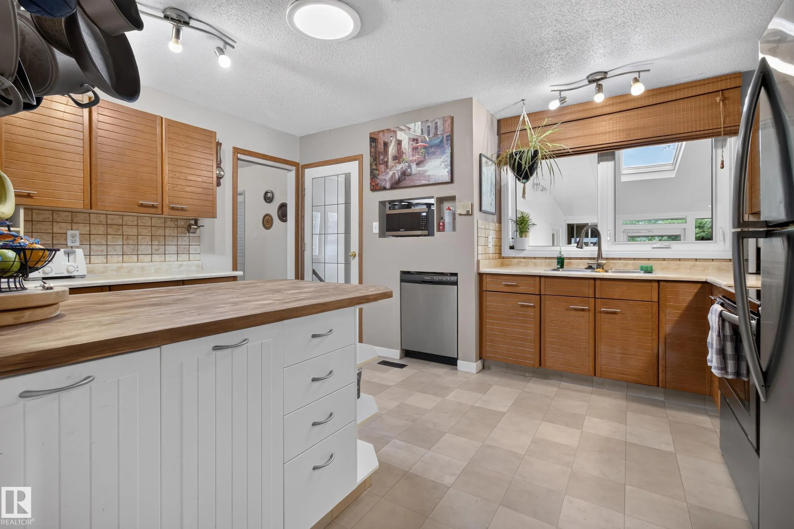 1042 PARKER Drive