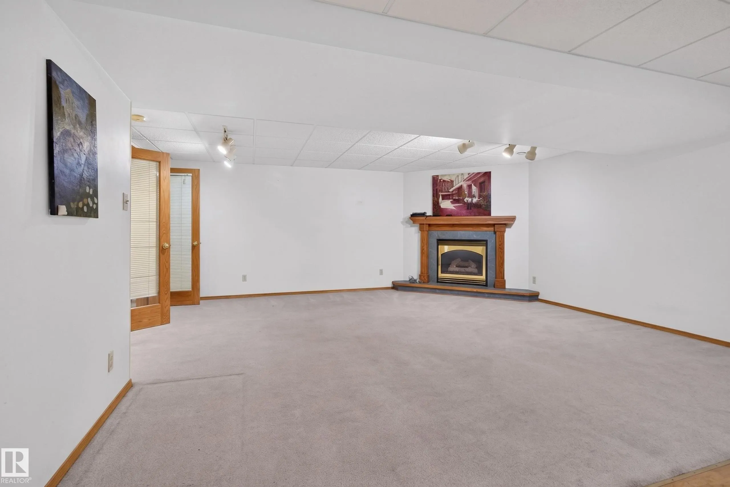 1042 PARKER Drive