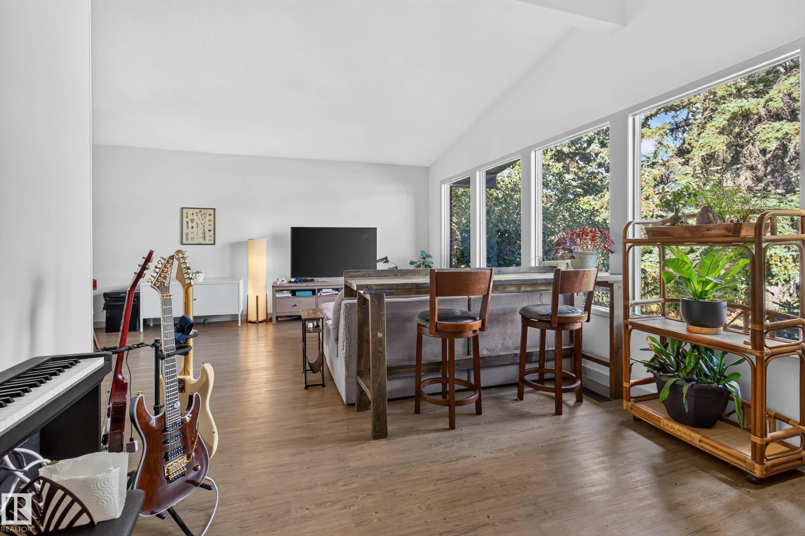 1042 PARKER Drive