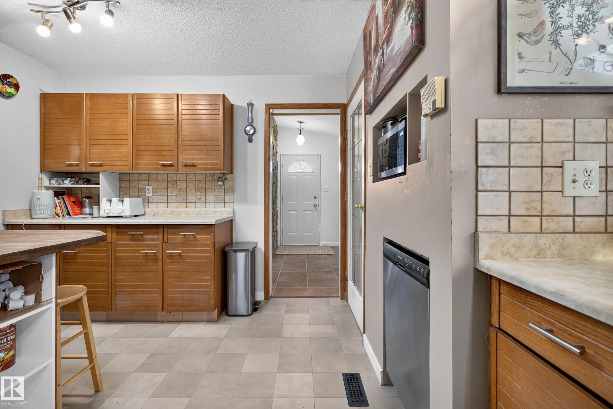 1042 PARKER Drive
