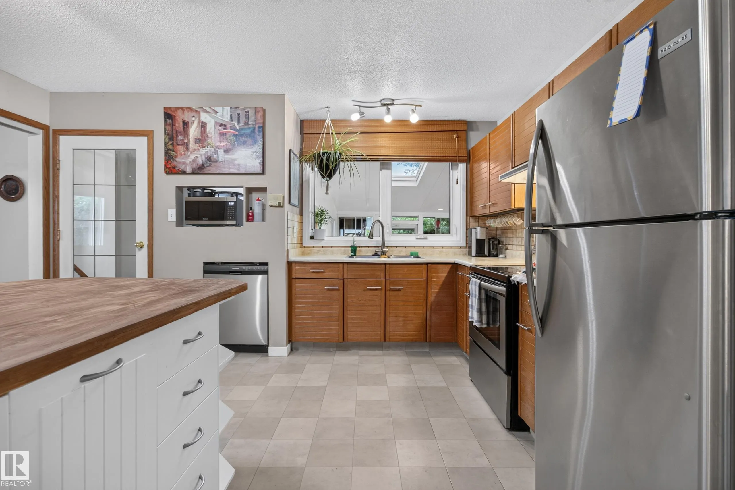 1042 PARKER Drive
