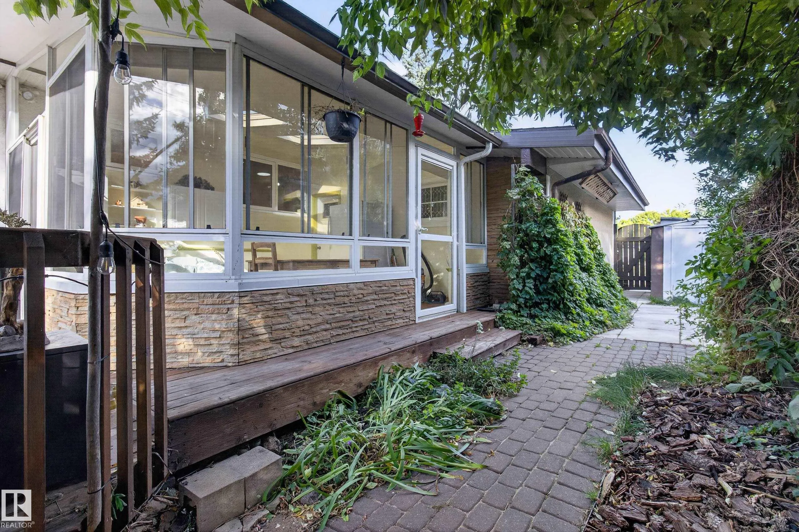 1042 PARKER Drive