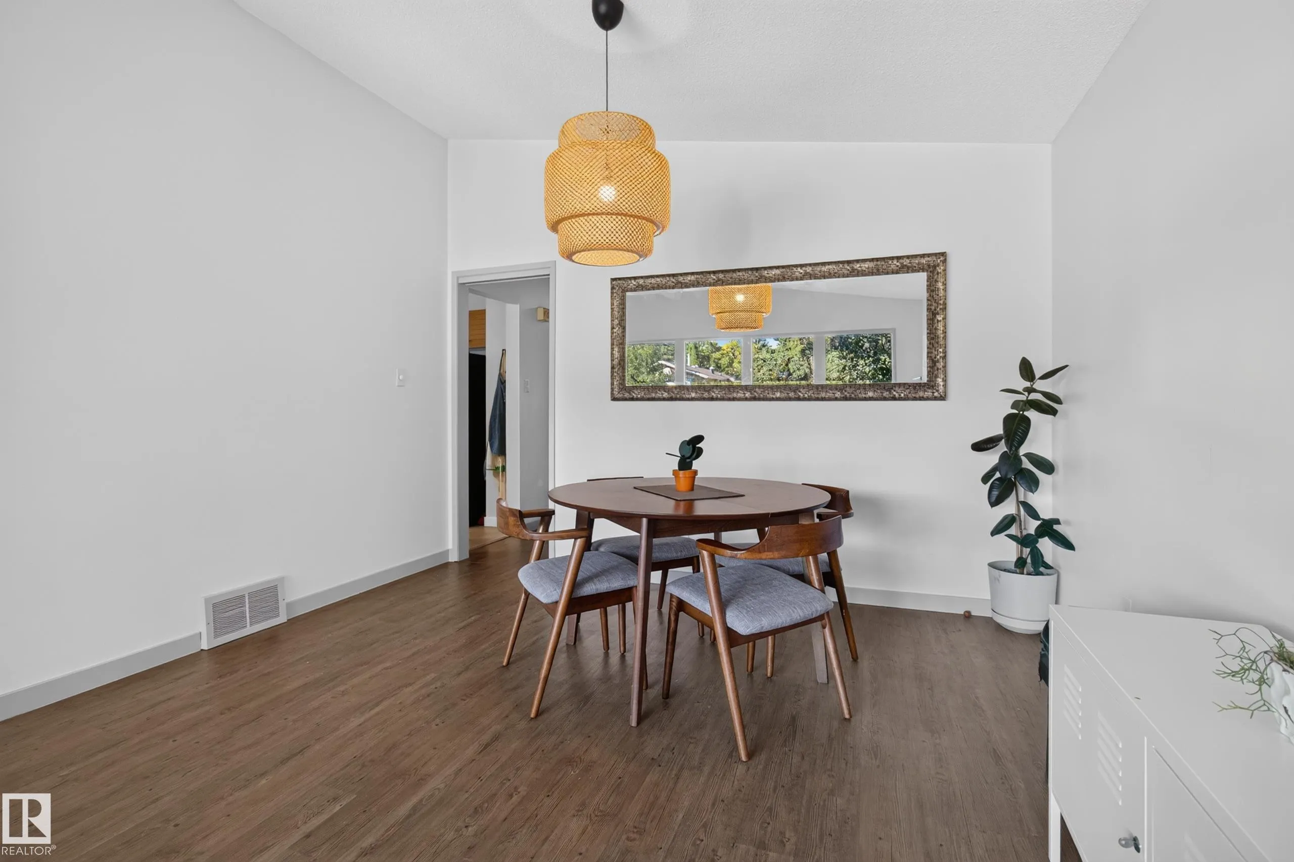 1042 PARKER Drive