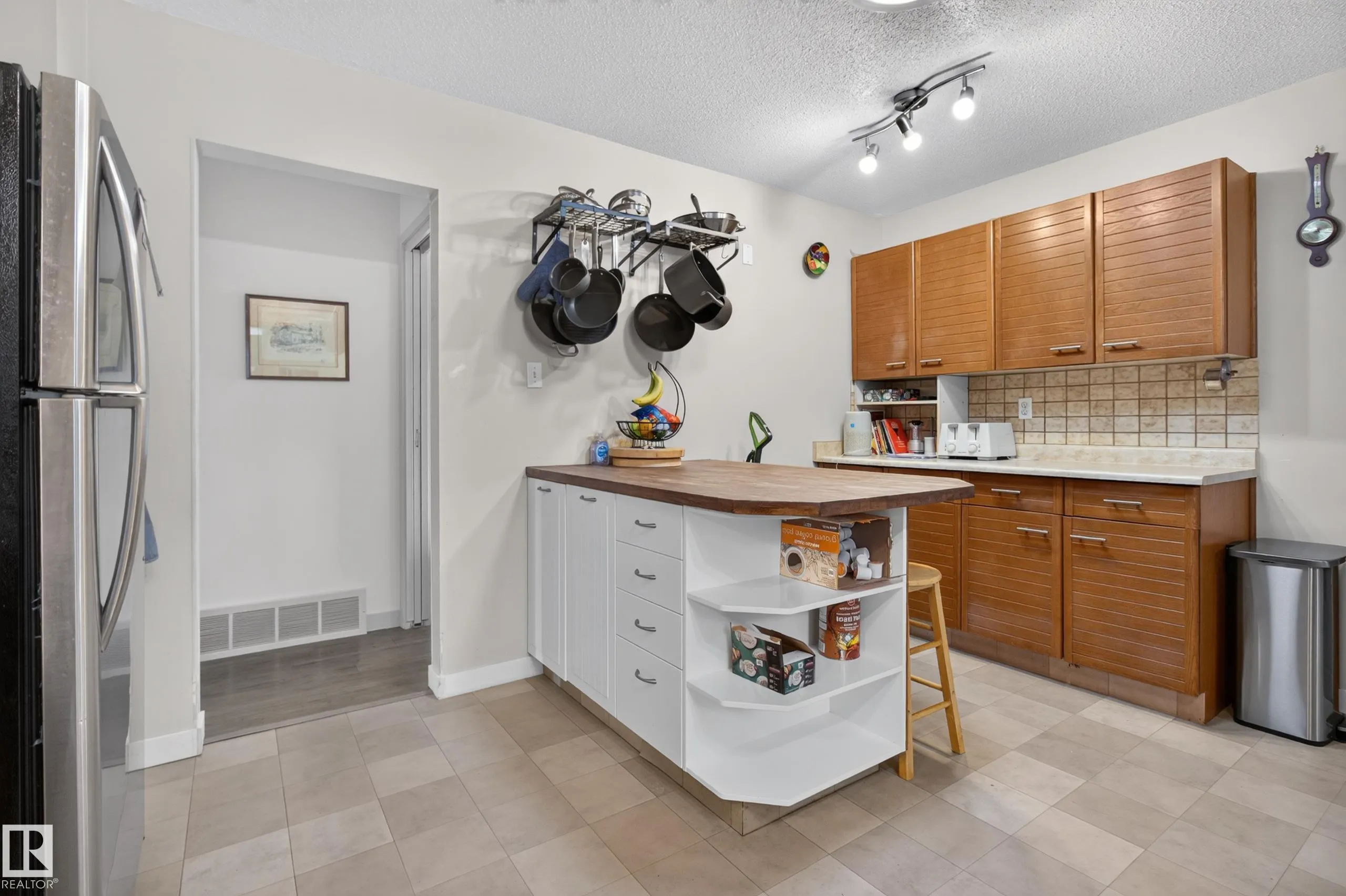 1042 PARKER Drive