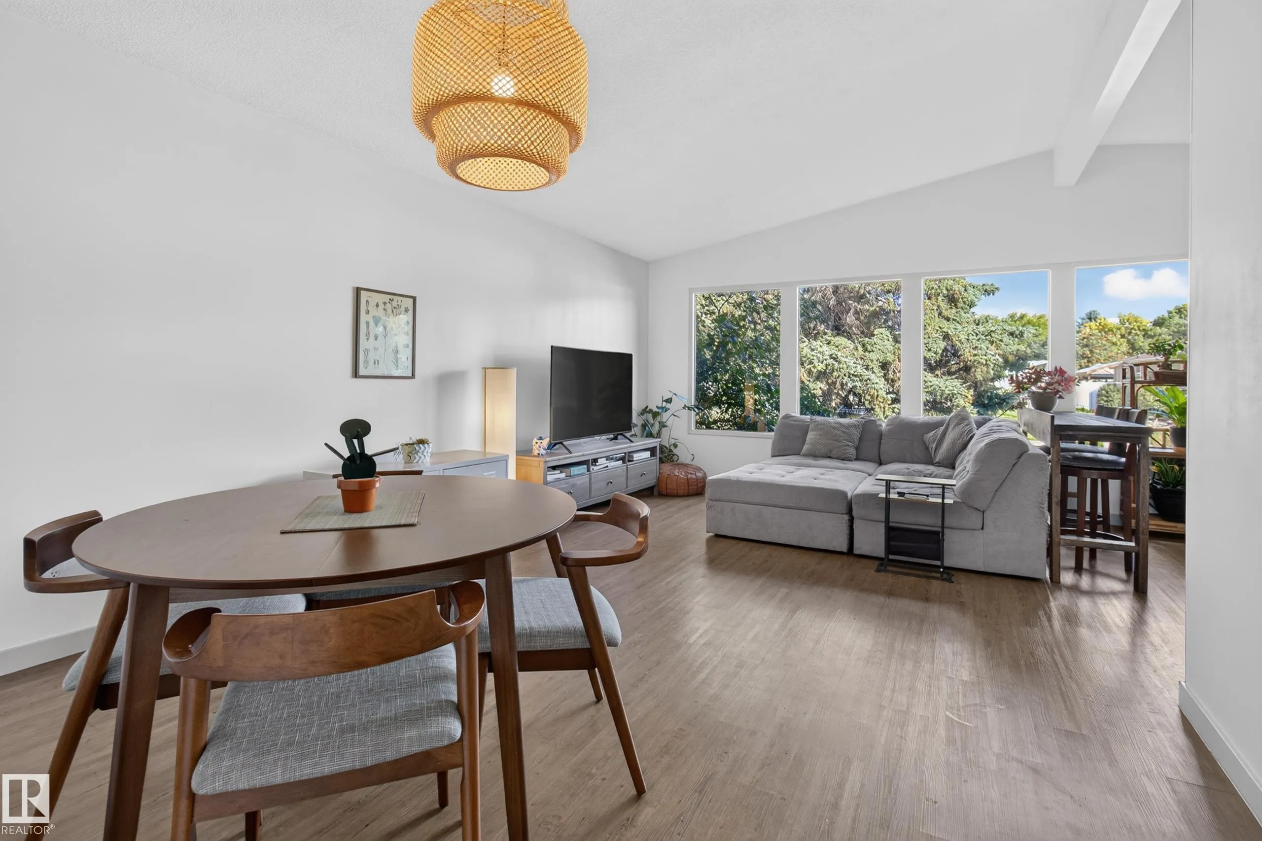 1042 PARKER Drive