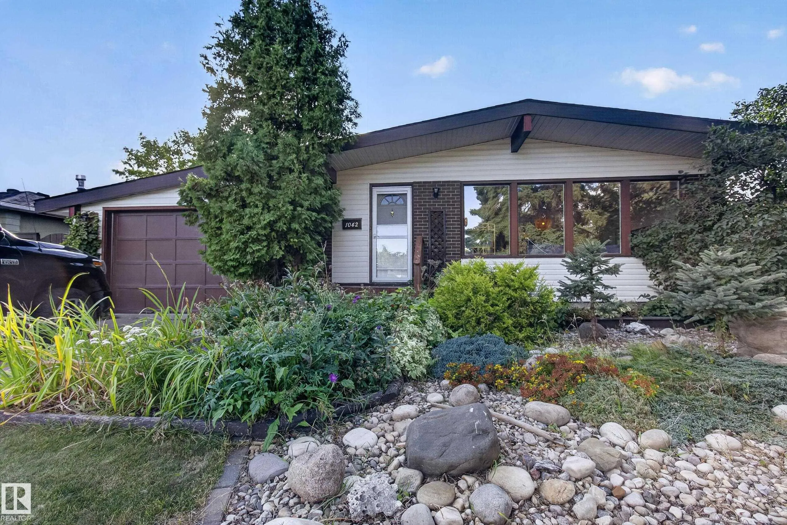 1042 PARKER Drive