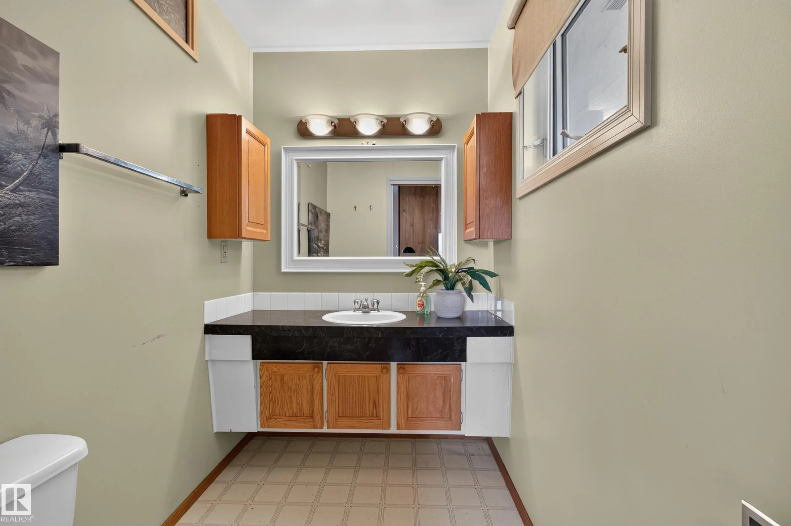 1042 PARKER Drive