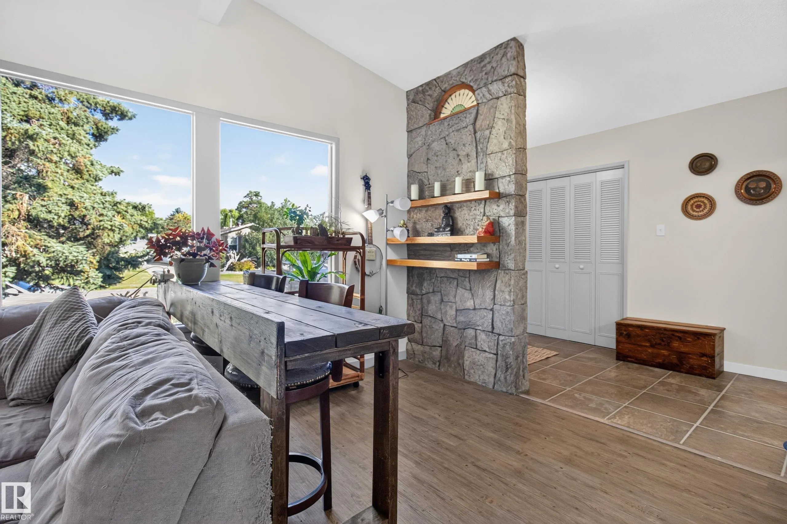1042 PARKER Drive