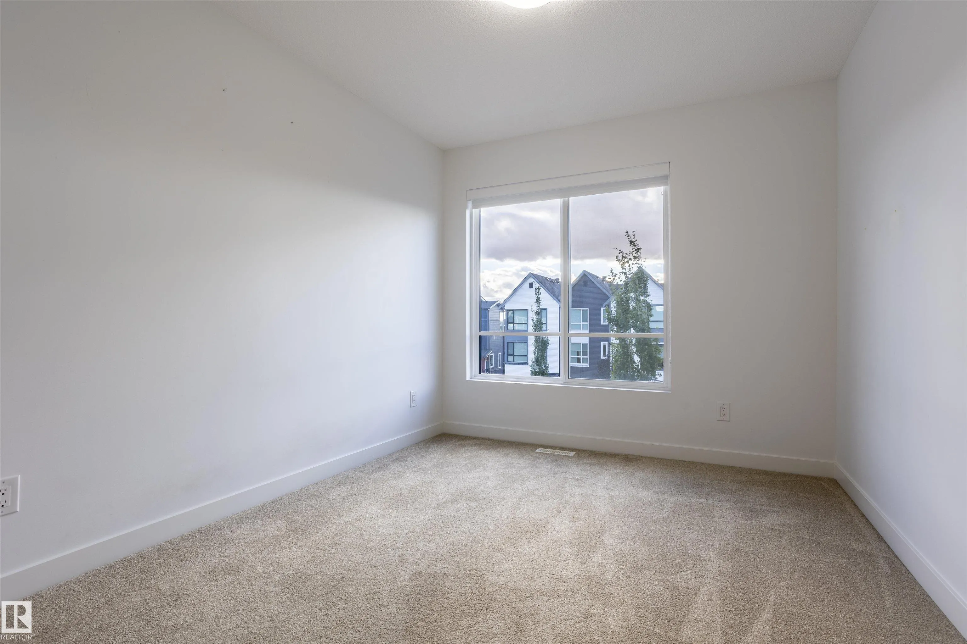 100 JENSEN LAKES Boulevard