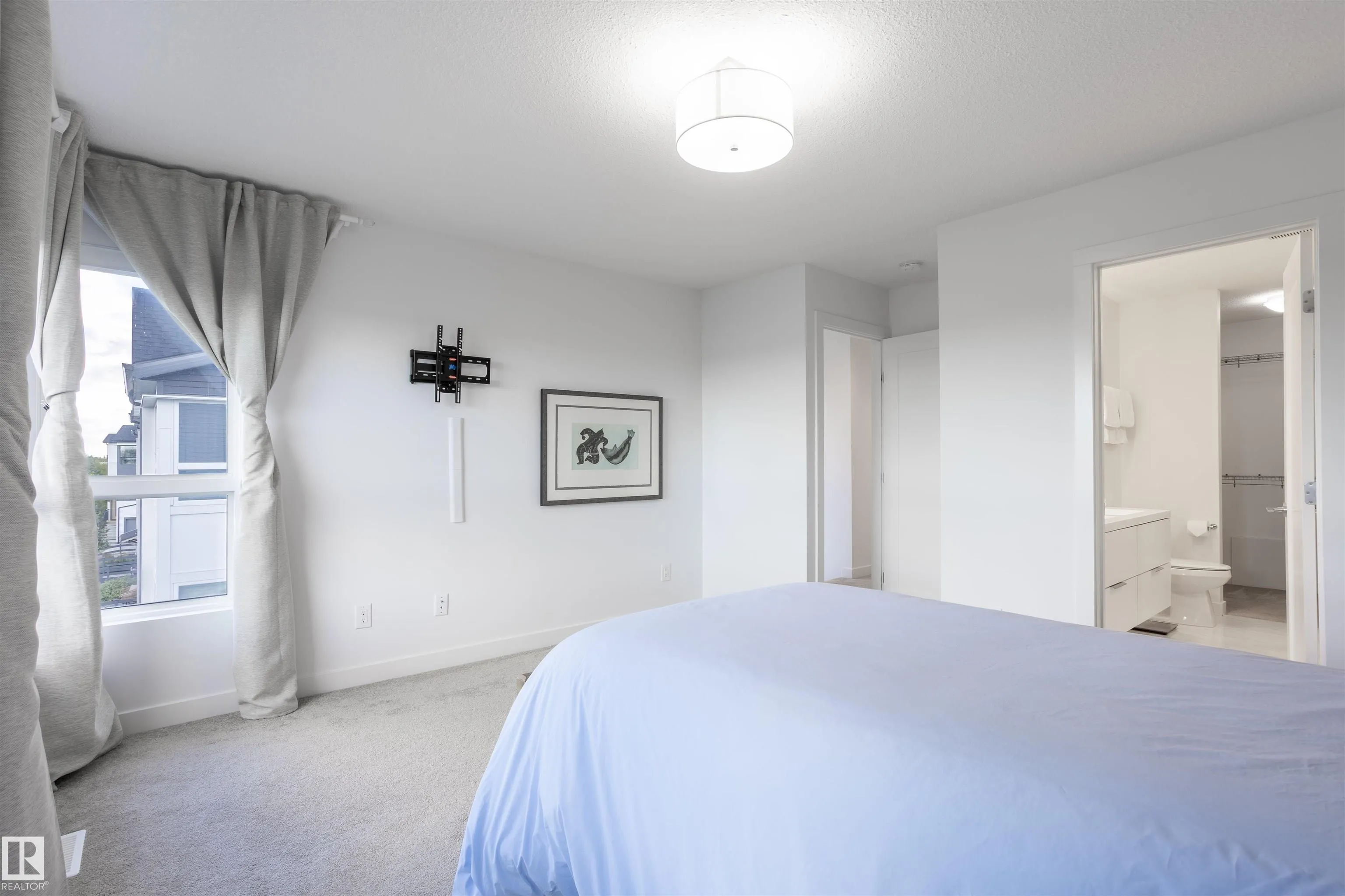 100 JENSEN LAKES Boulevard