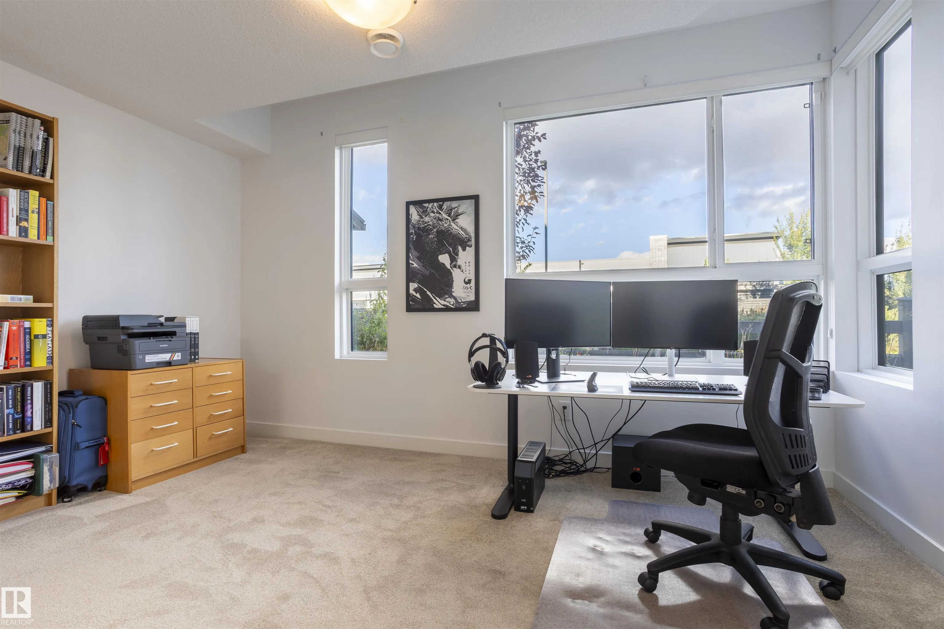 100 JENSEN LAKES Boulevard