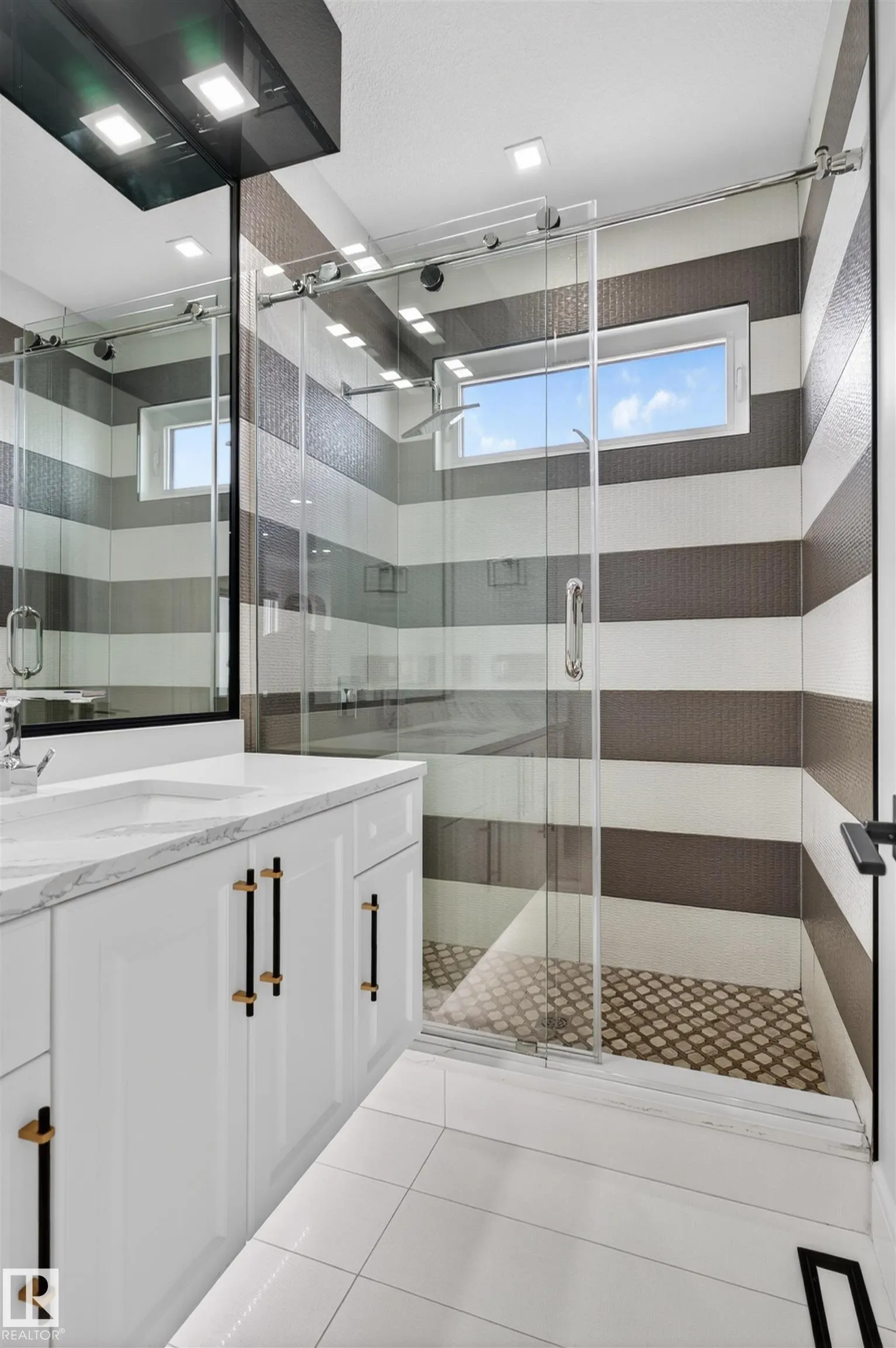 707 180 St SW