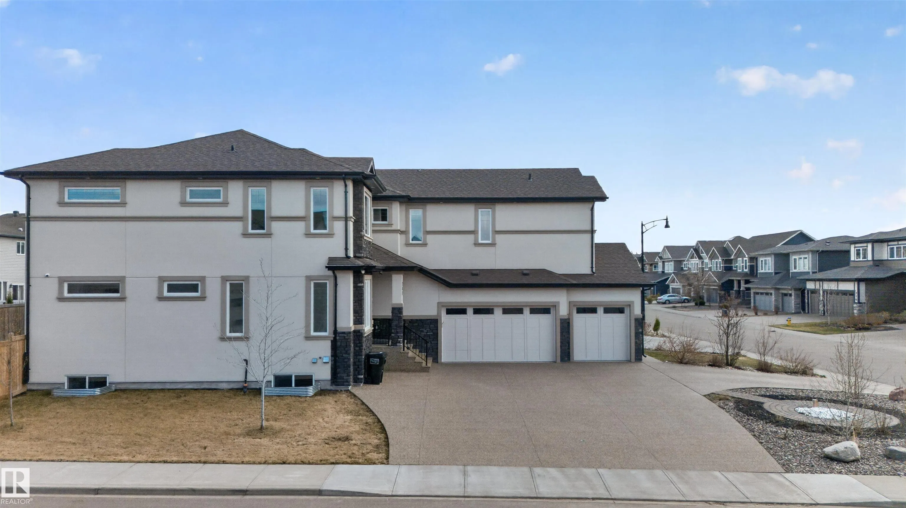 707 180 St SW