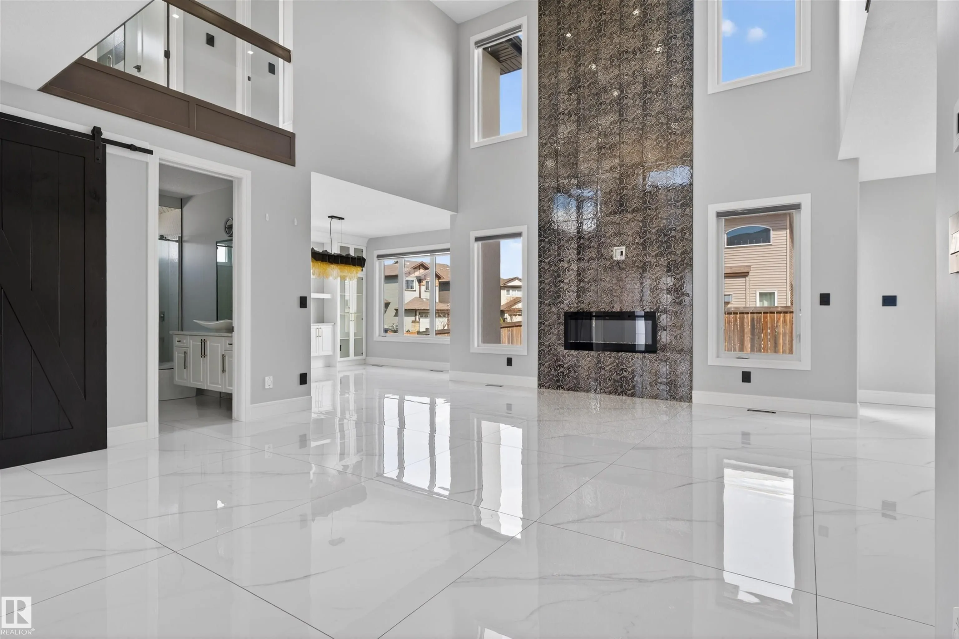 707 180 St SW