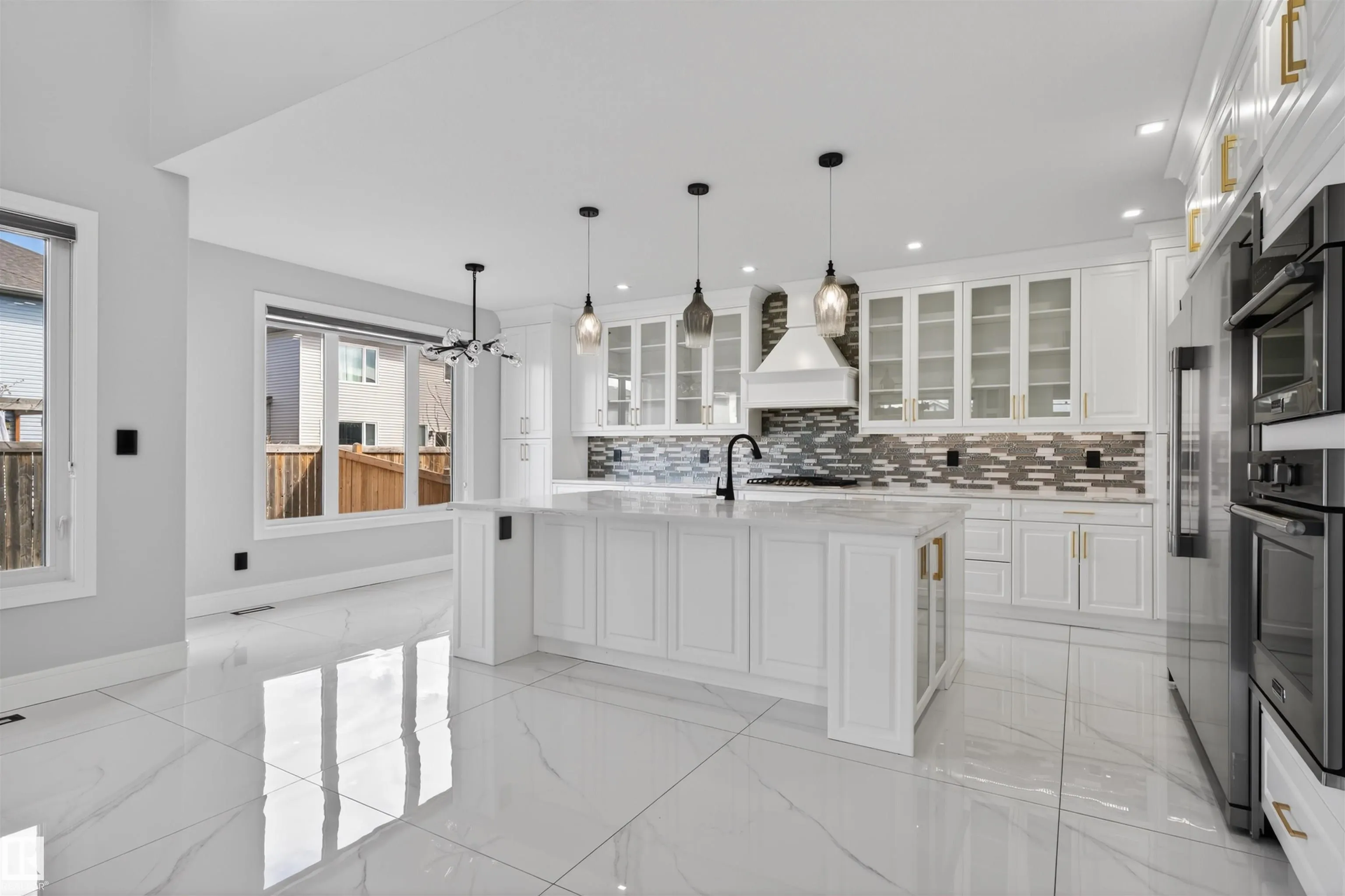 707 180 St SW