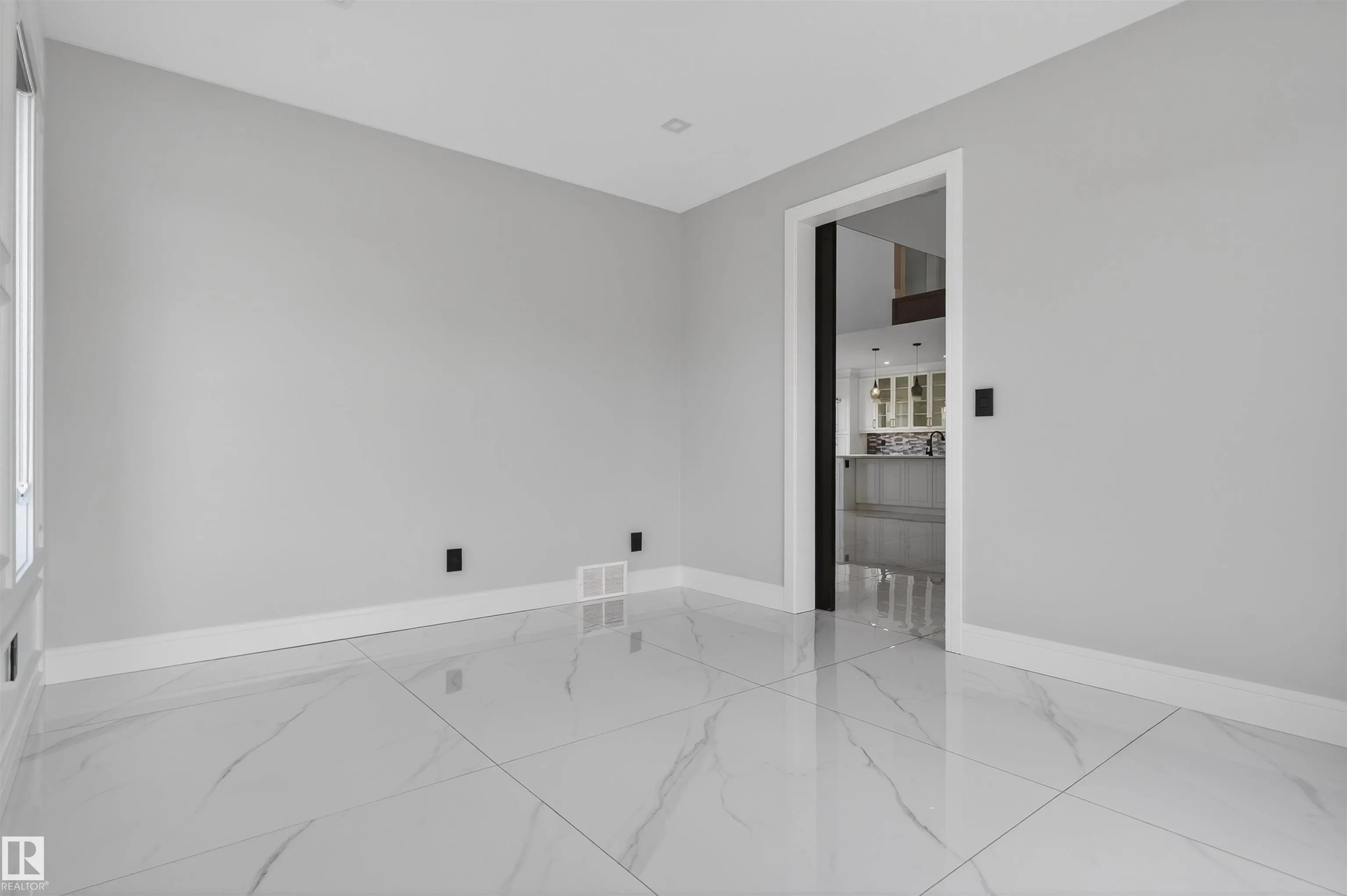 707 180 St SW