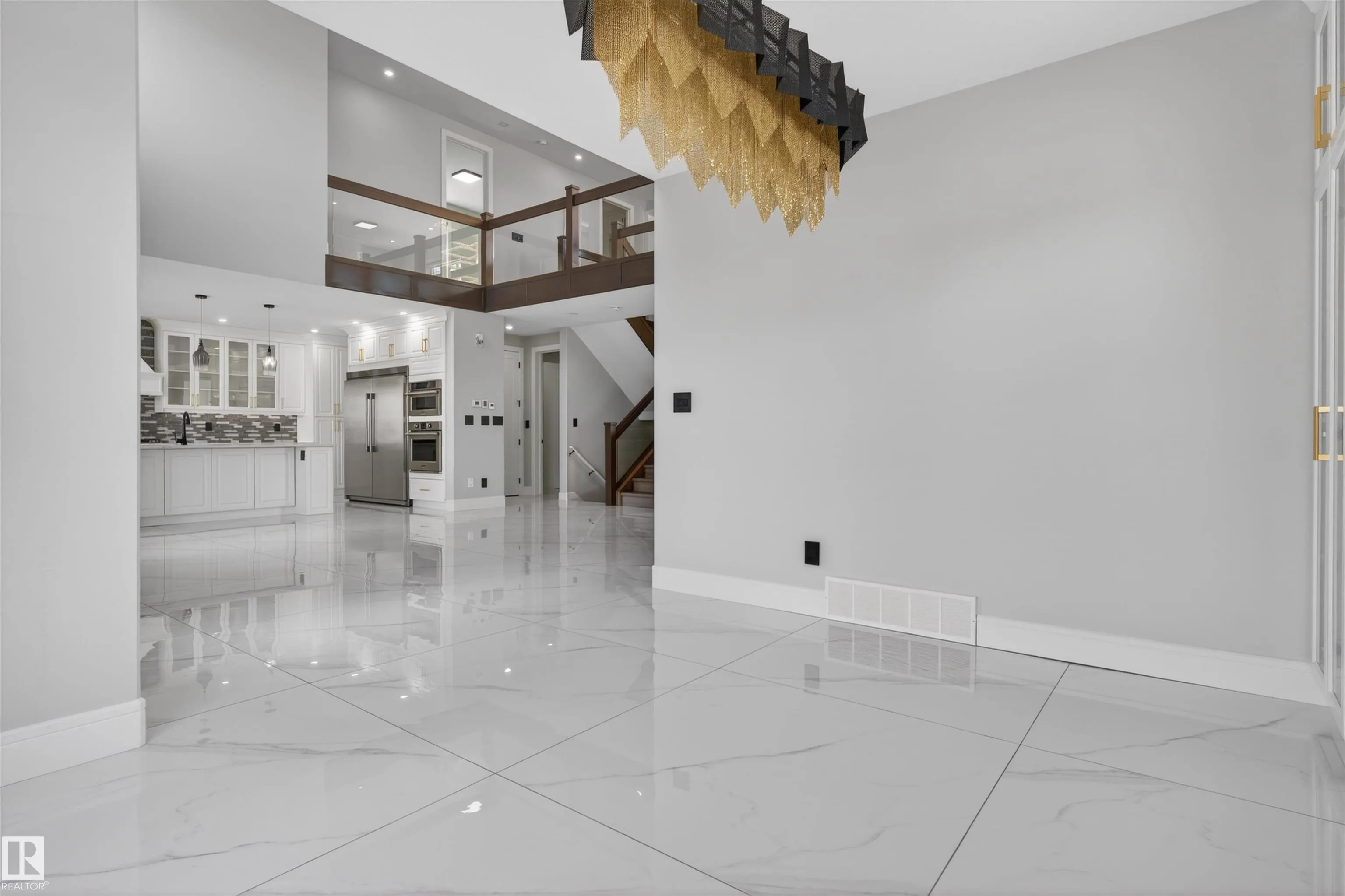 707 180 St SW