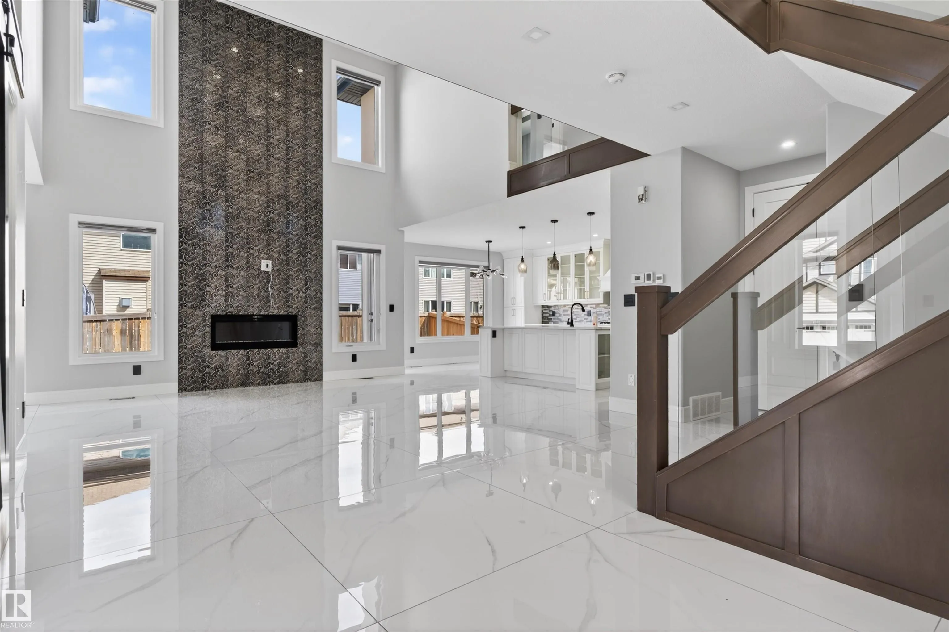 707 180 St SW