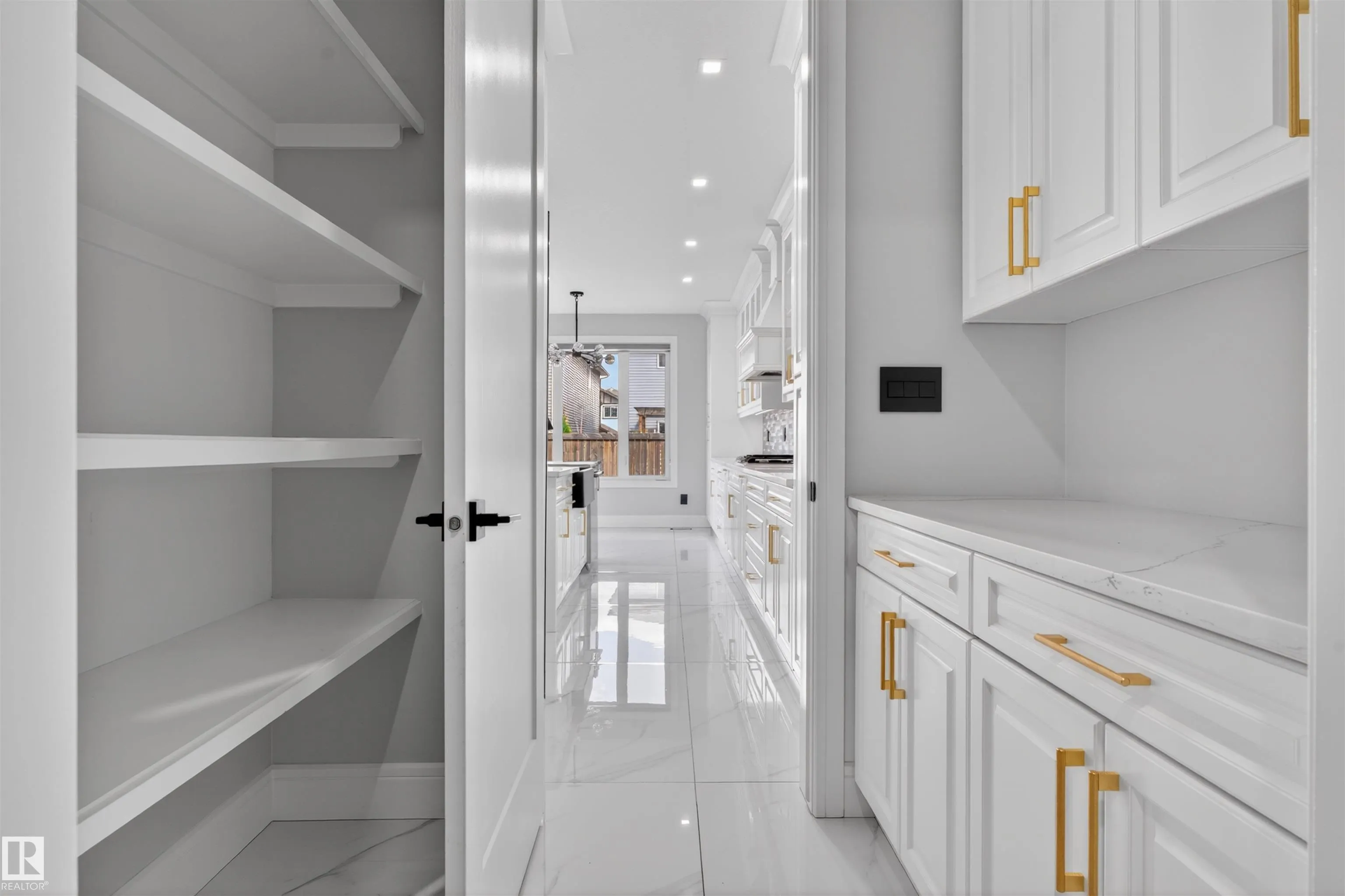 707 180 St SW