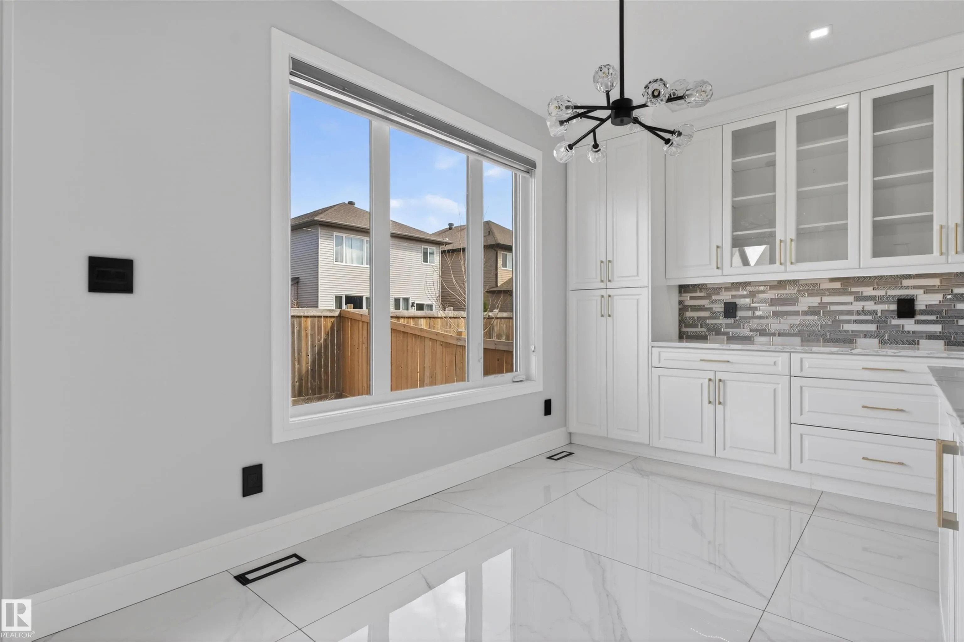 707 180 St SW