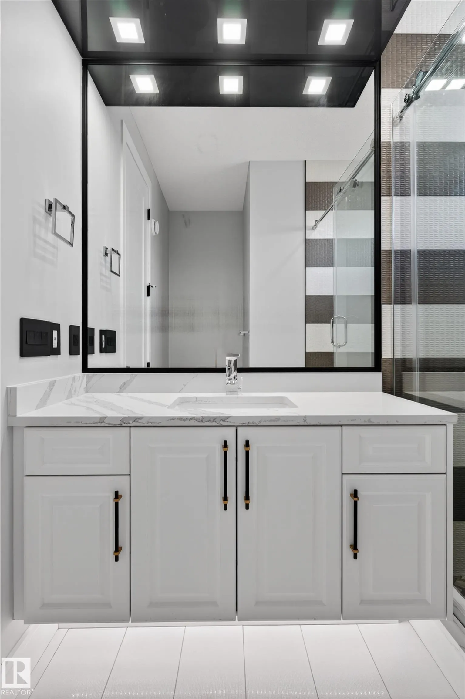 707 180 St SW