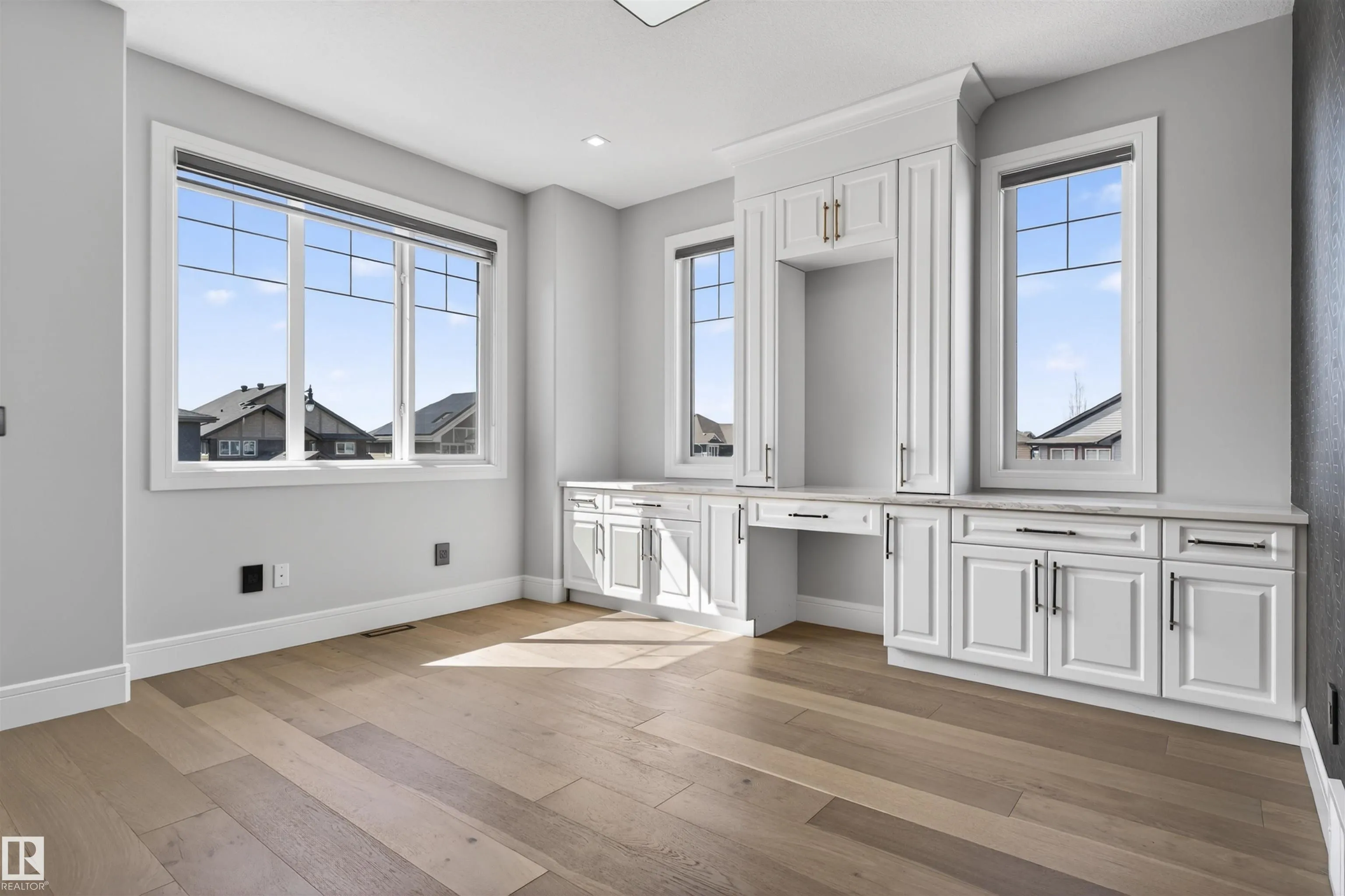 707 180 St SW