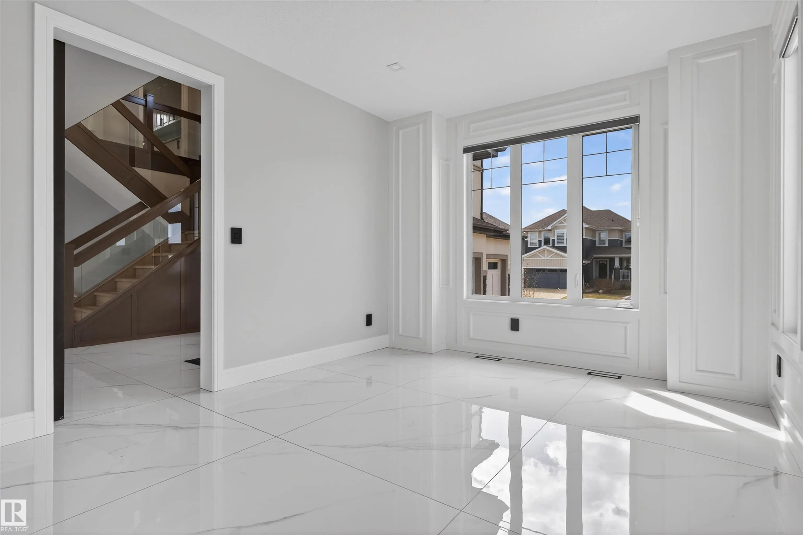 707 180 St SW