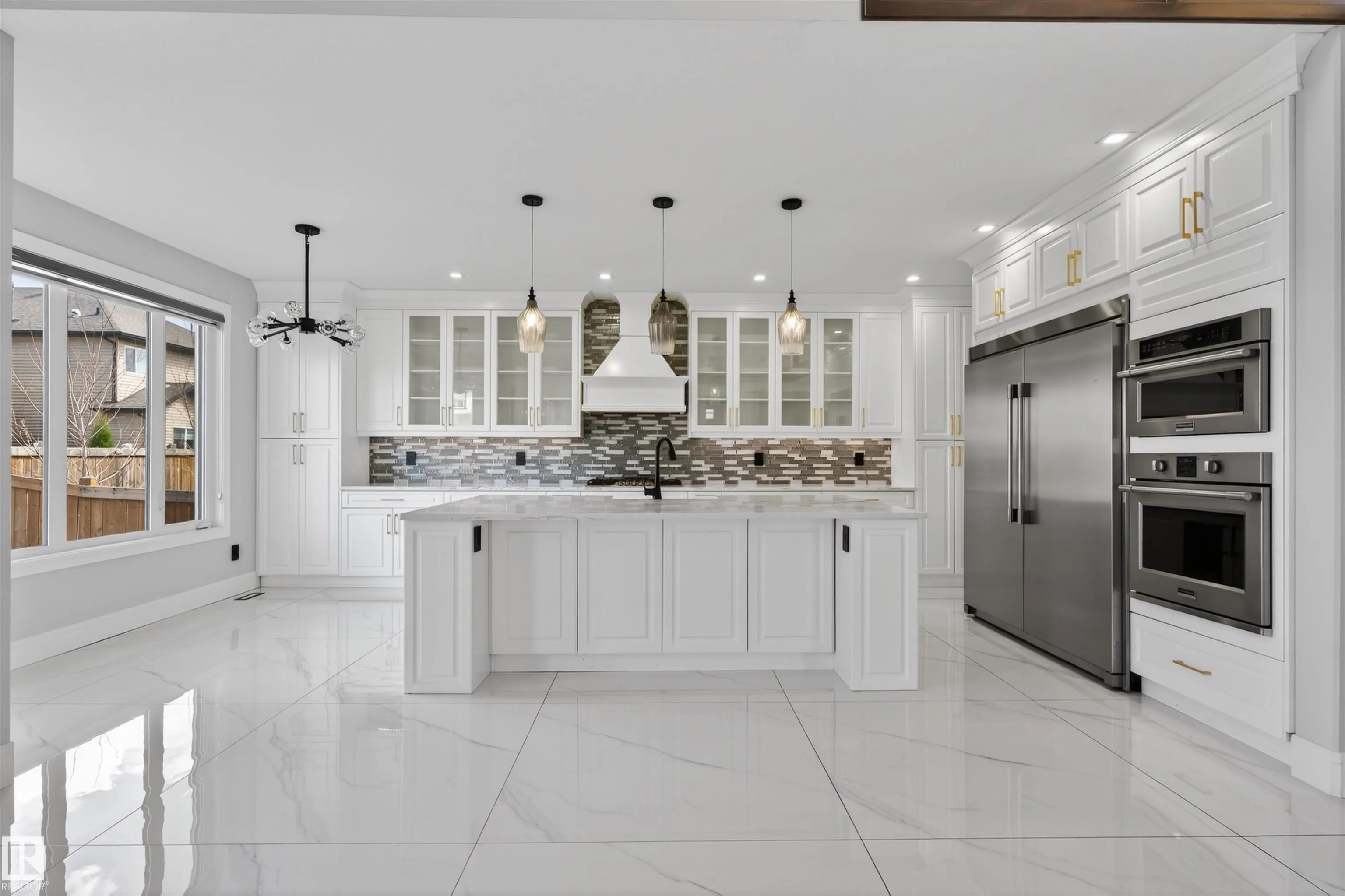 707 180 St SW