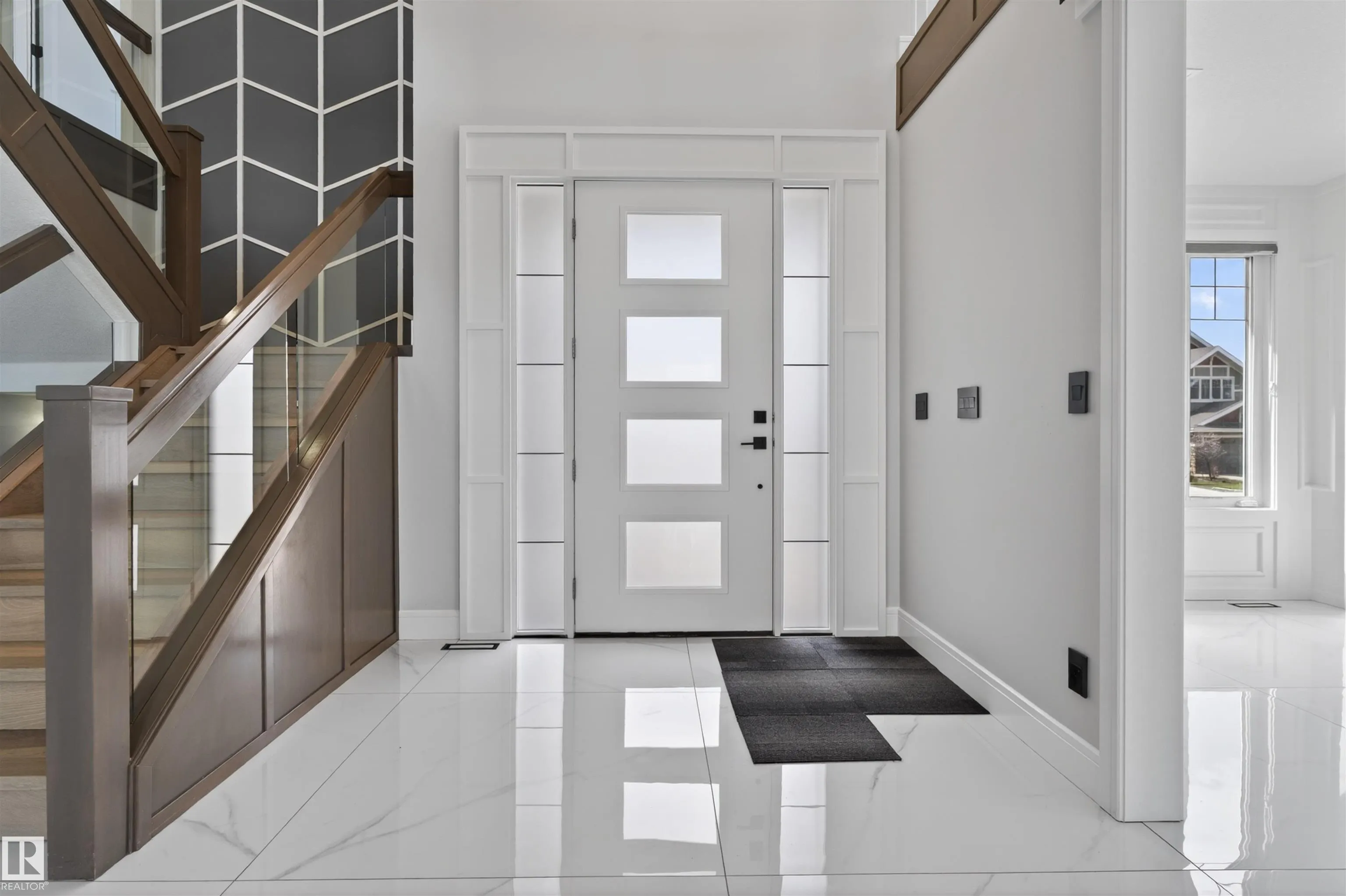 707 180 St SW