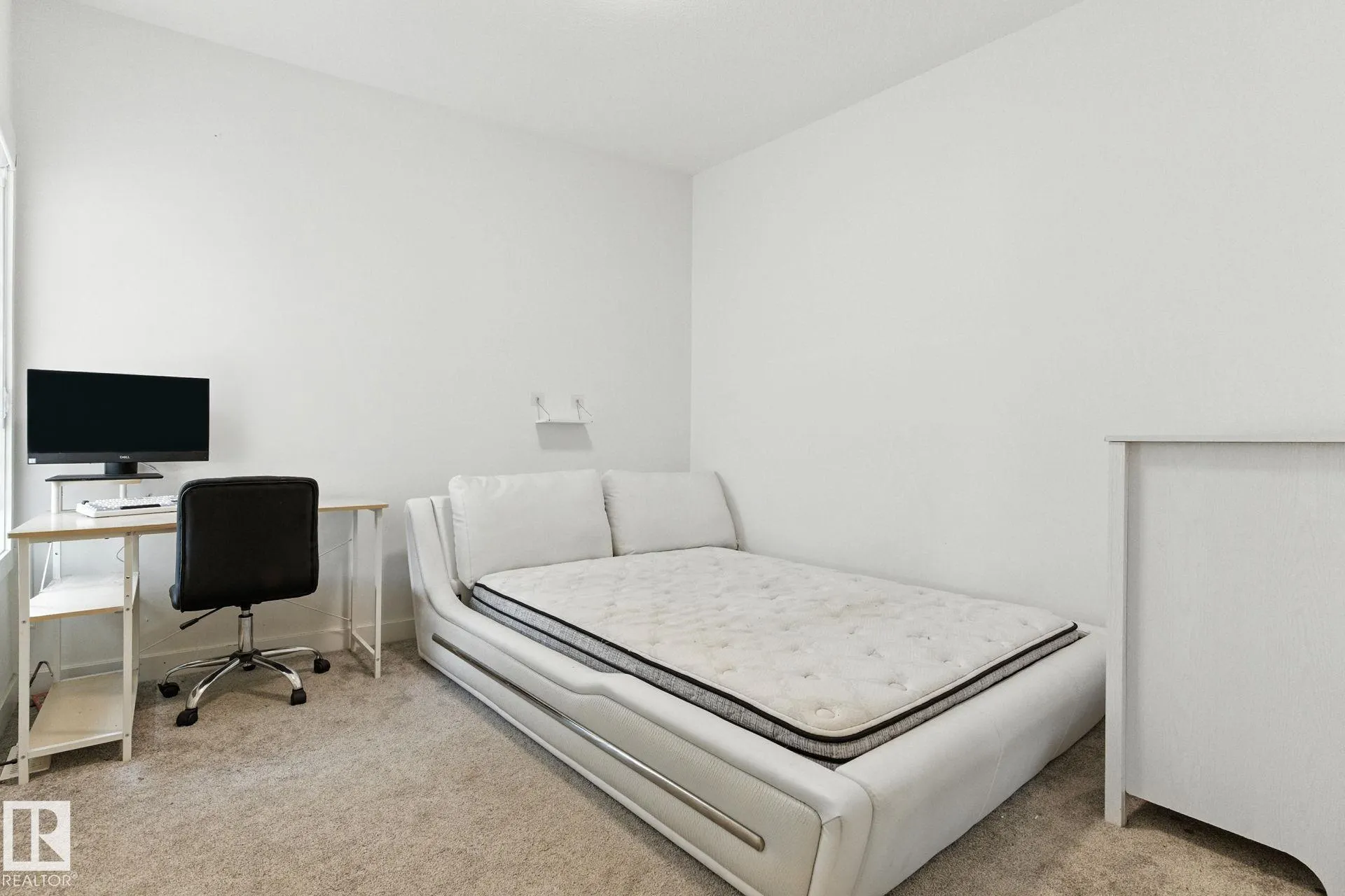 1048 GOLDFINCH Way