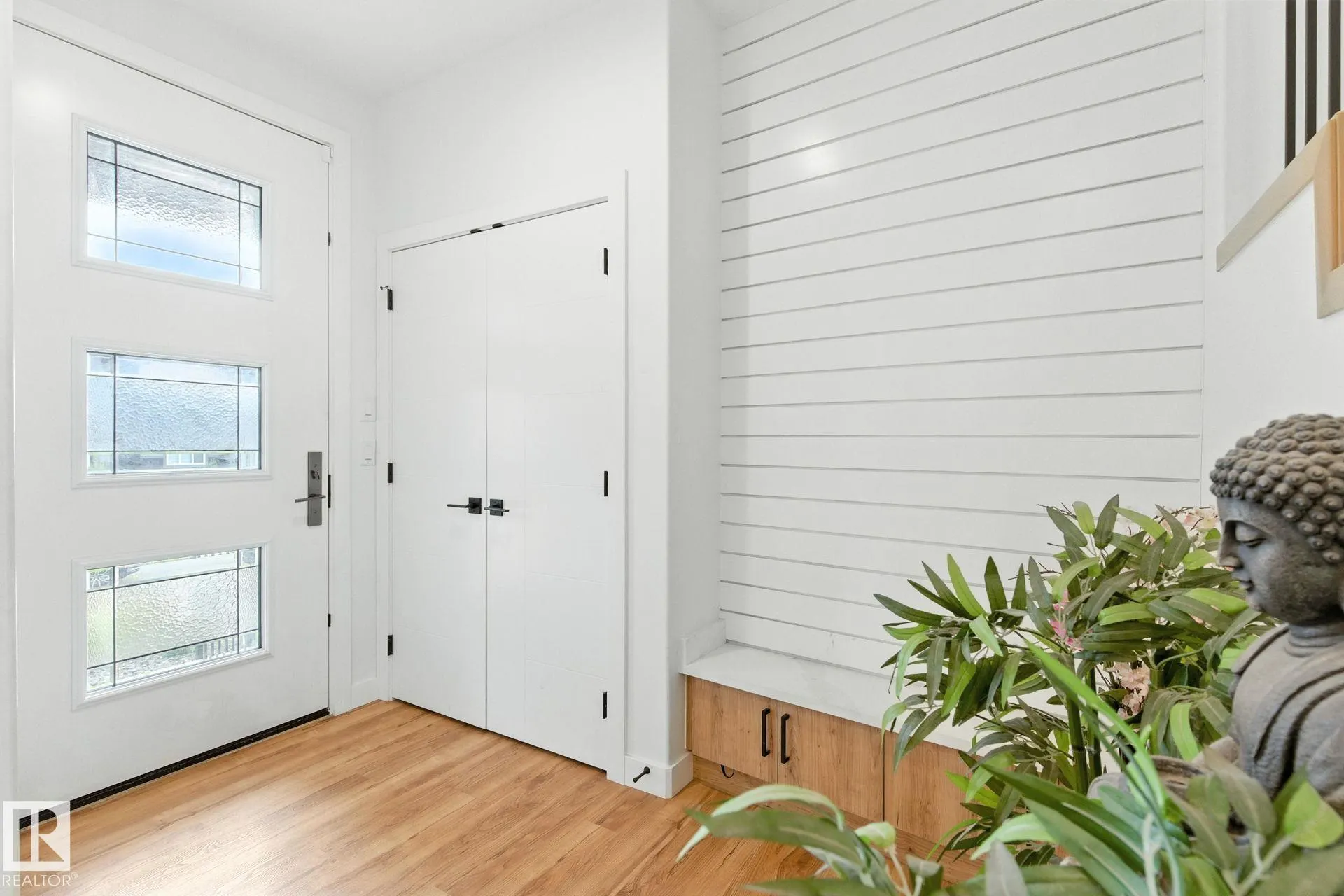 1048 GOLDFINCH Way