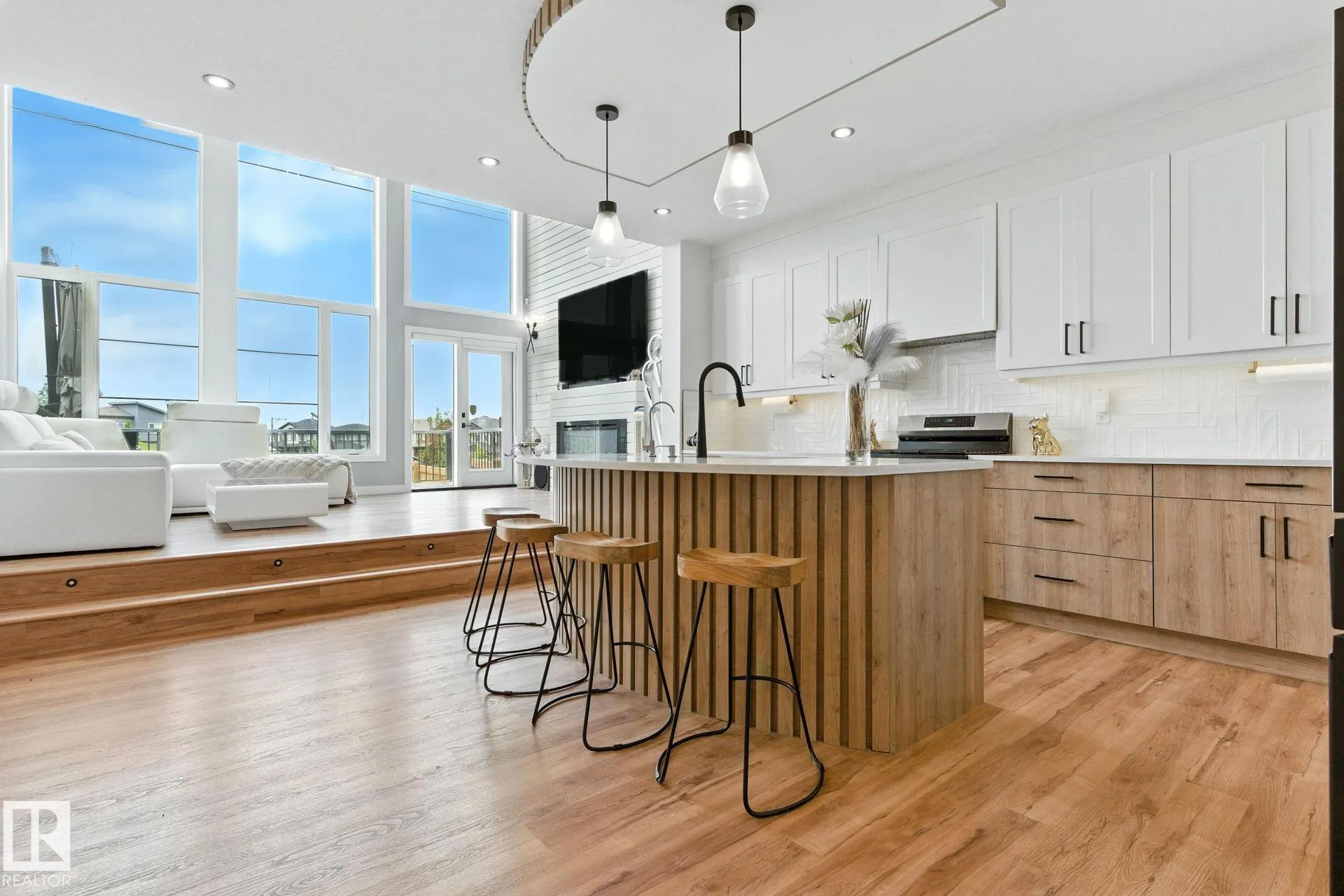 1048 GOLDFINCH Way