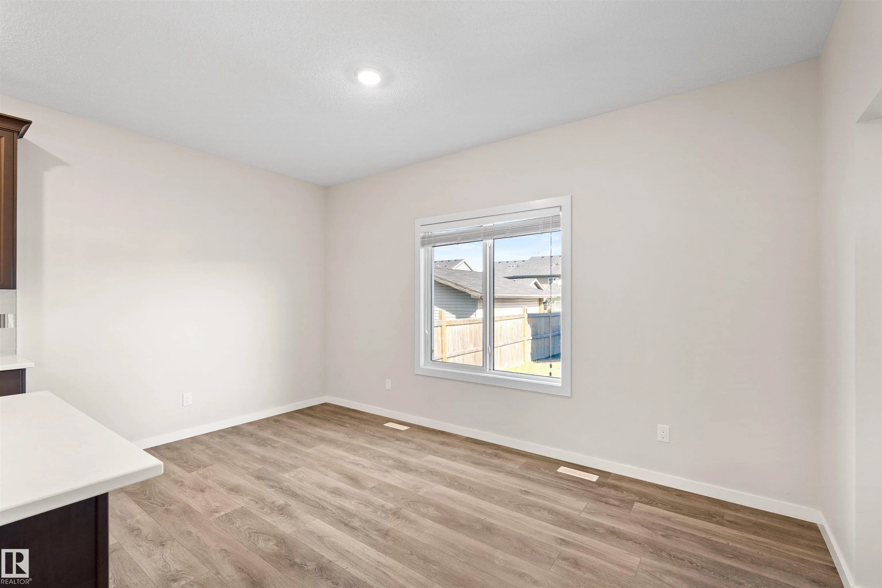 16040 11 Avenue