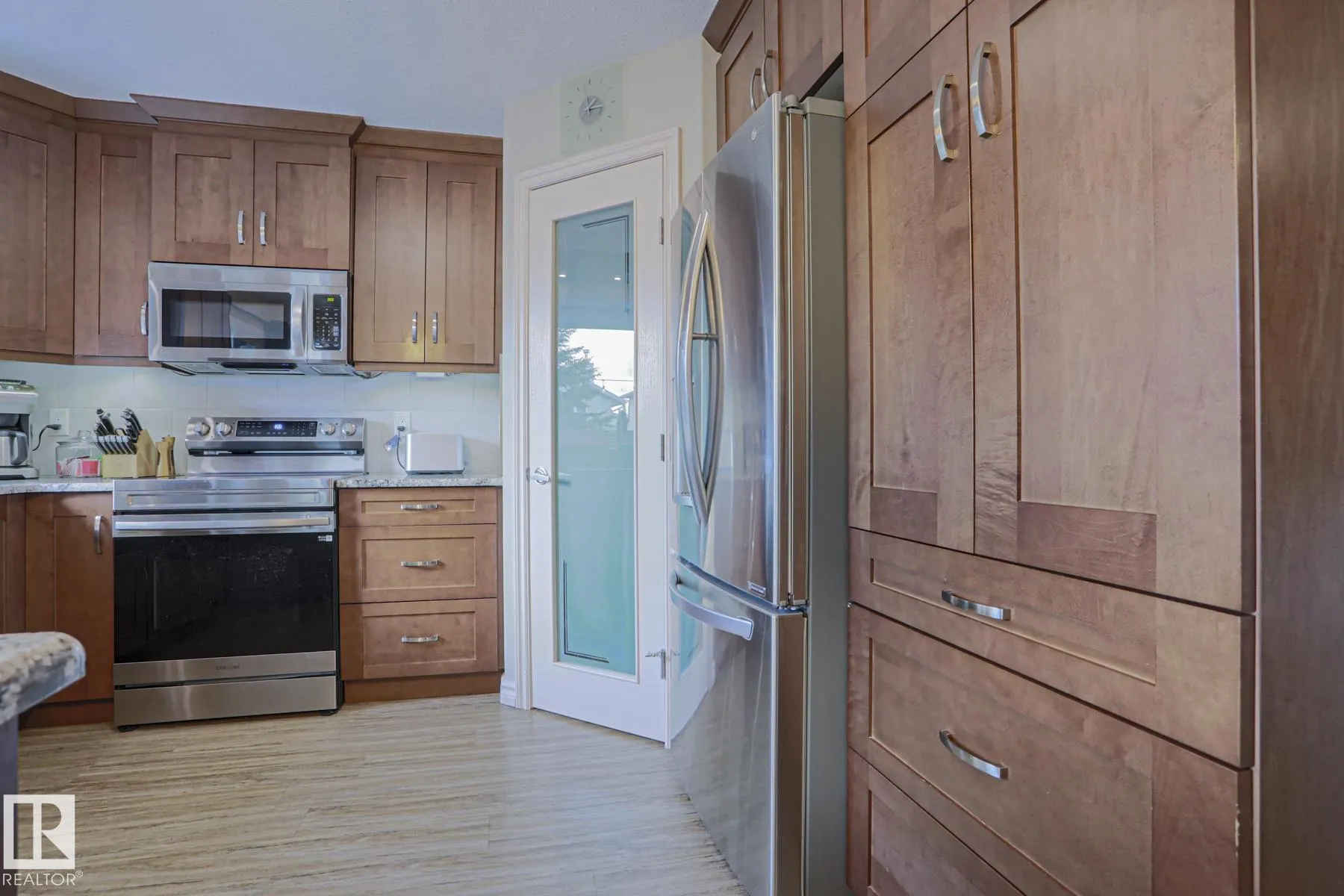 6 WILLIS Crescent