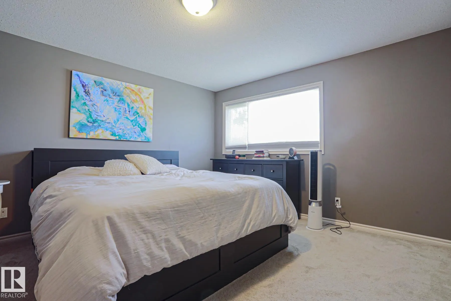 6 WILLIS Crescent