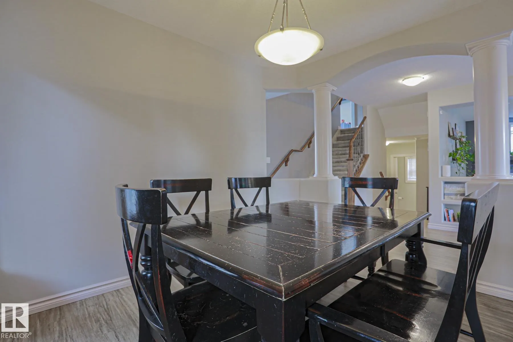 6 WILLIS Crescent