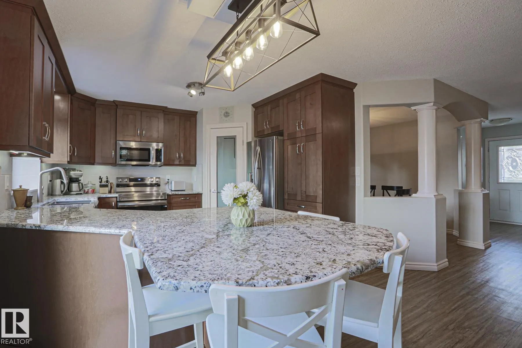 6 WILLIS Crescent