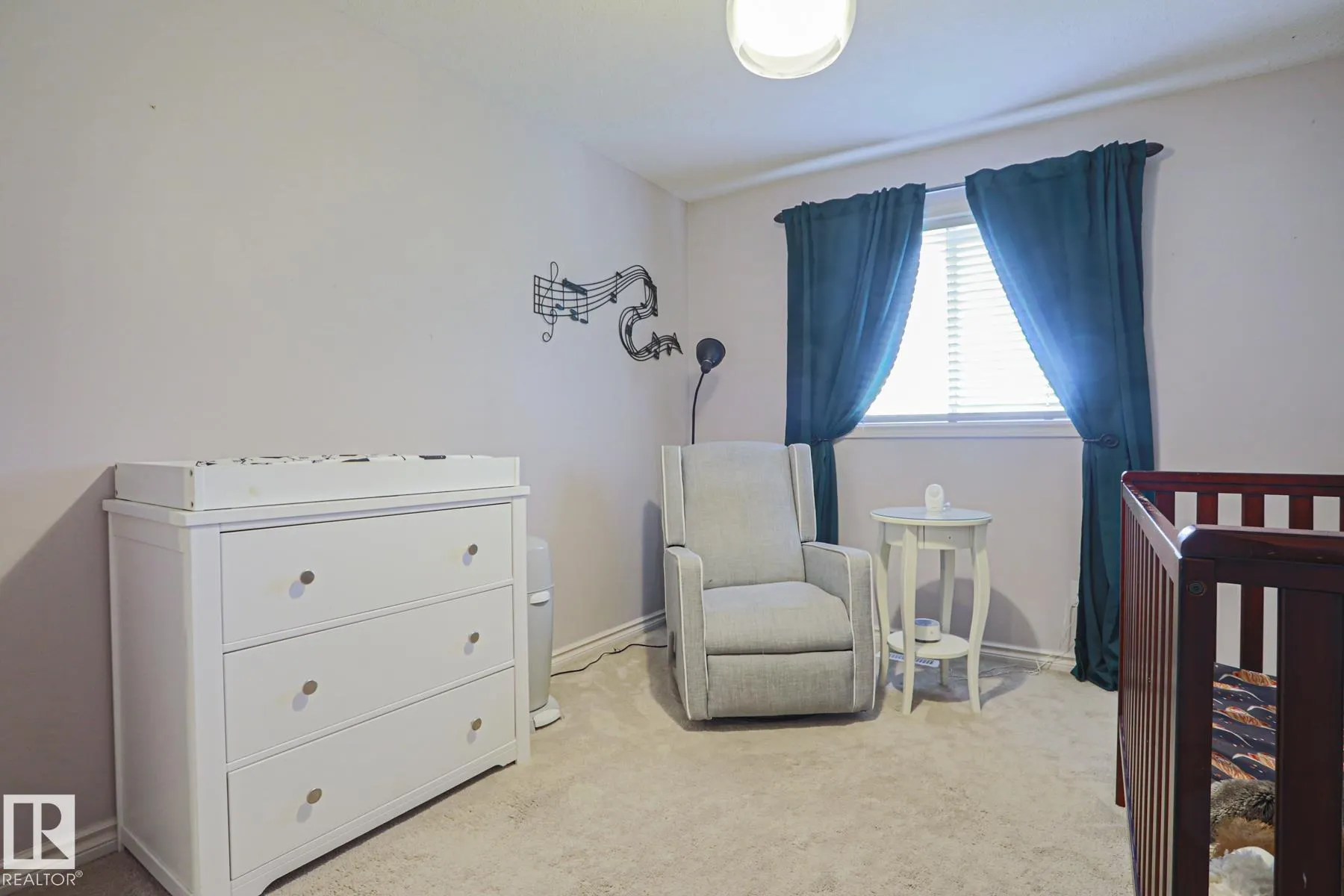 6 WILLIS Crescent