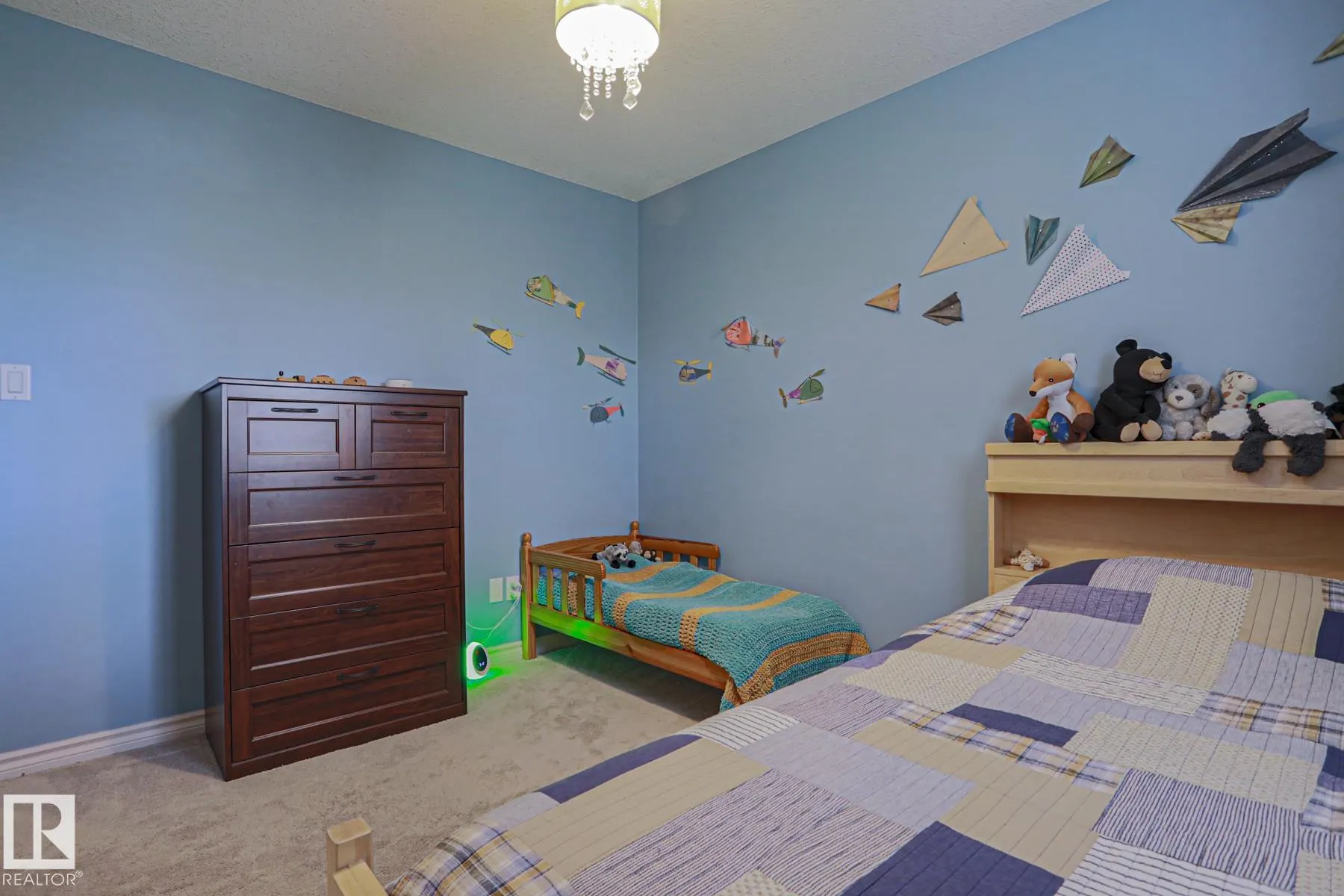 6 WILLIS Crescent