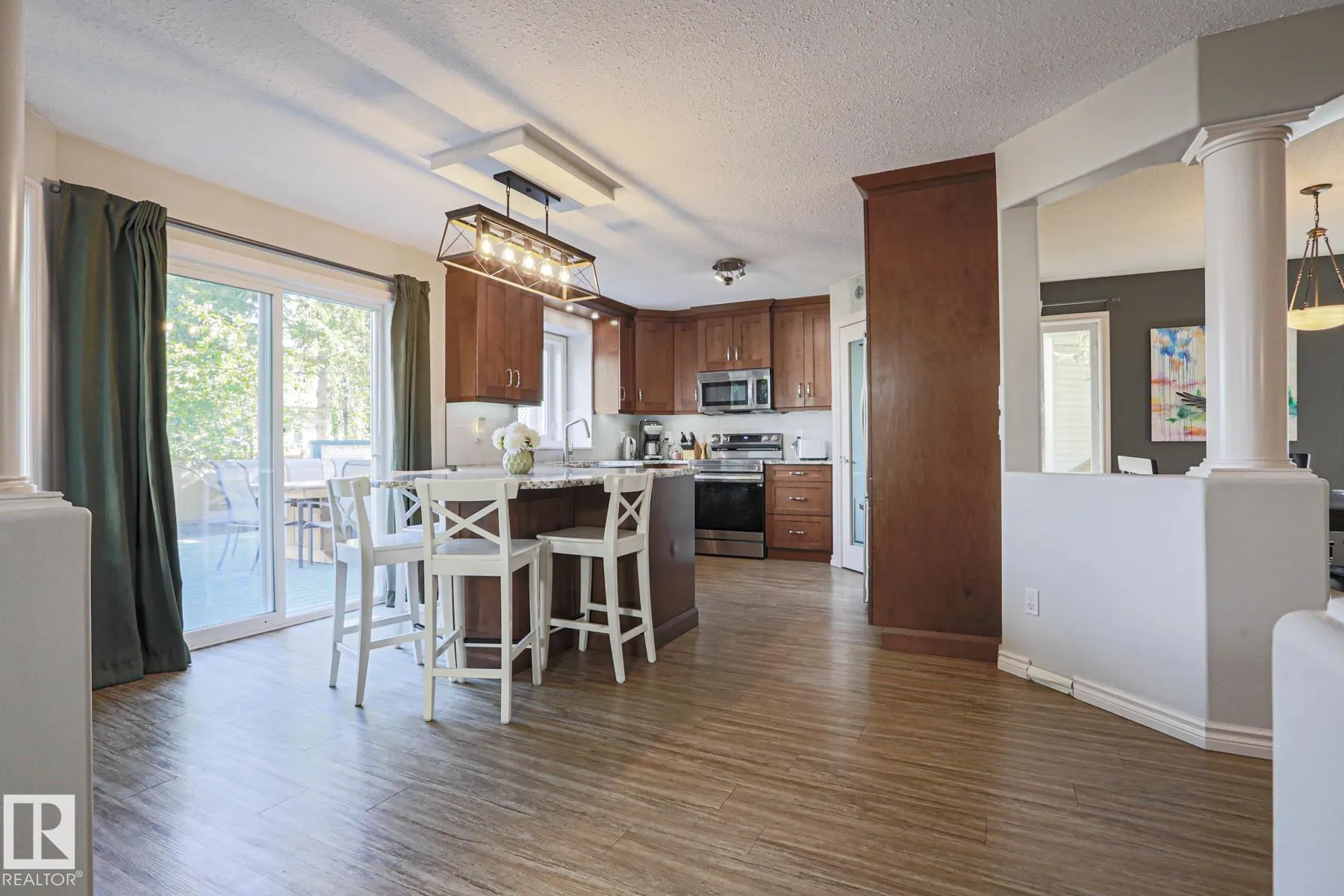 6 WILLIS Crescent