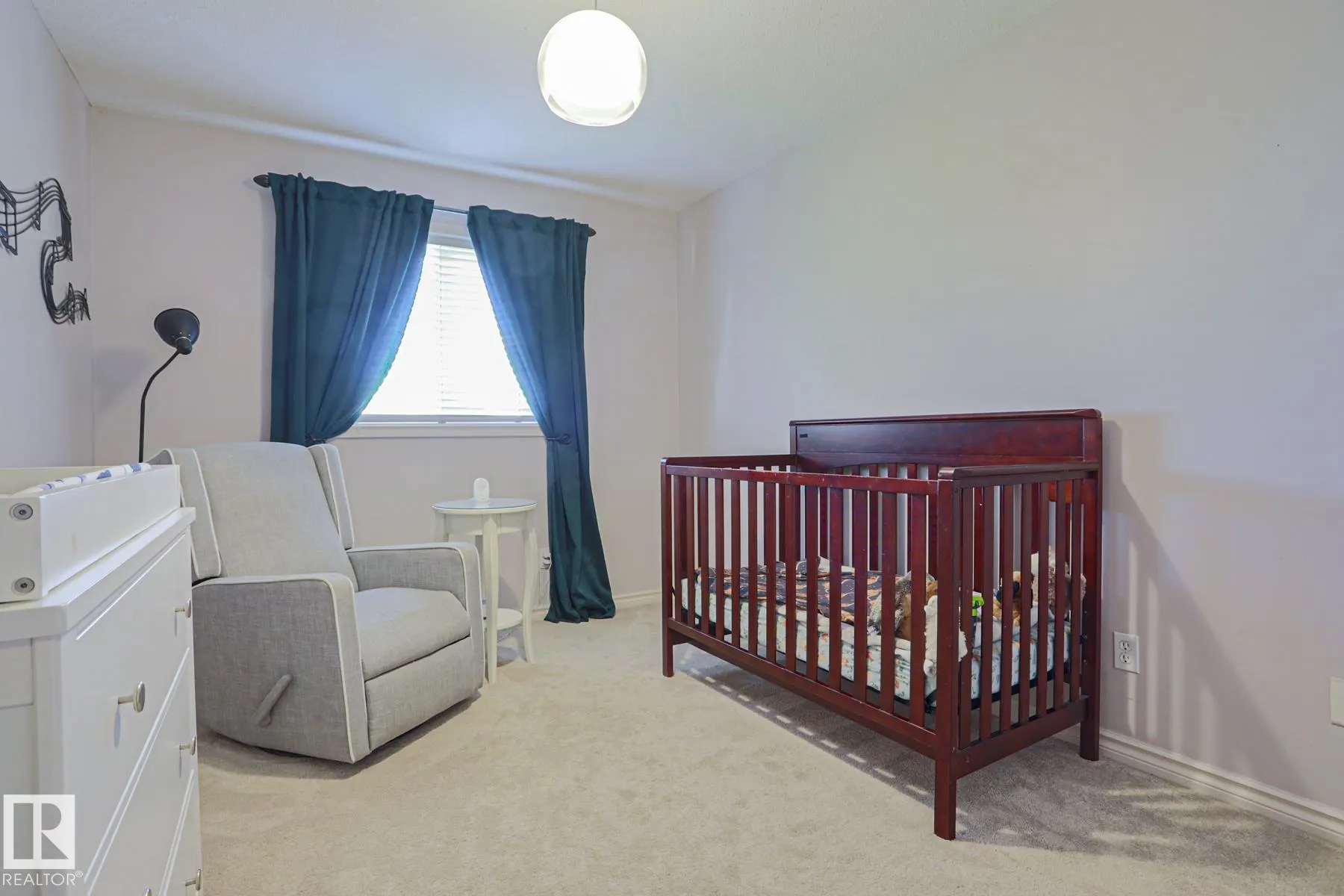 6 WILLIS Crescent