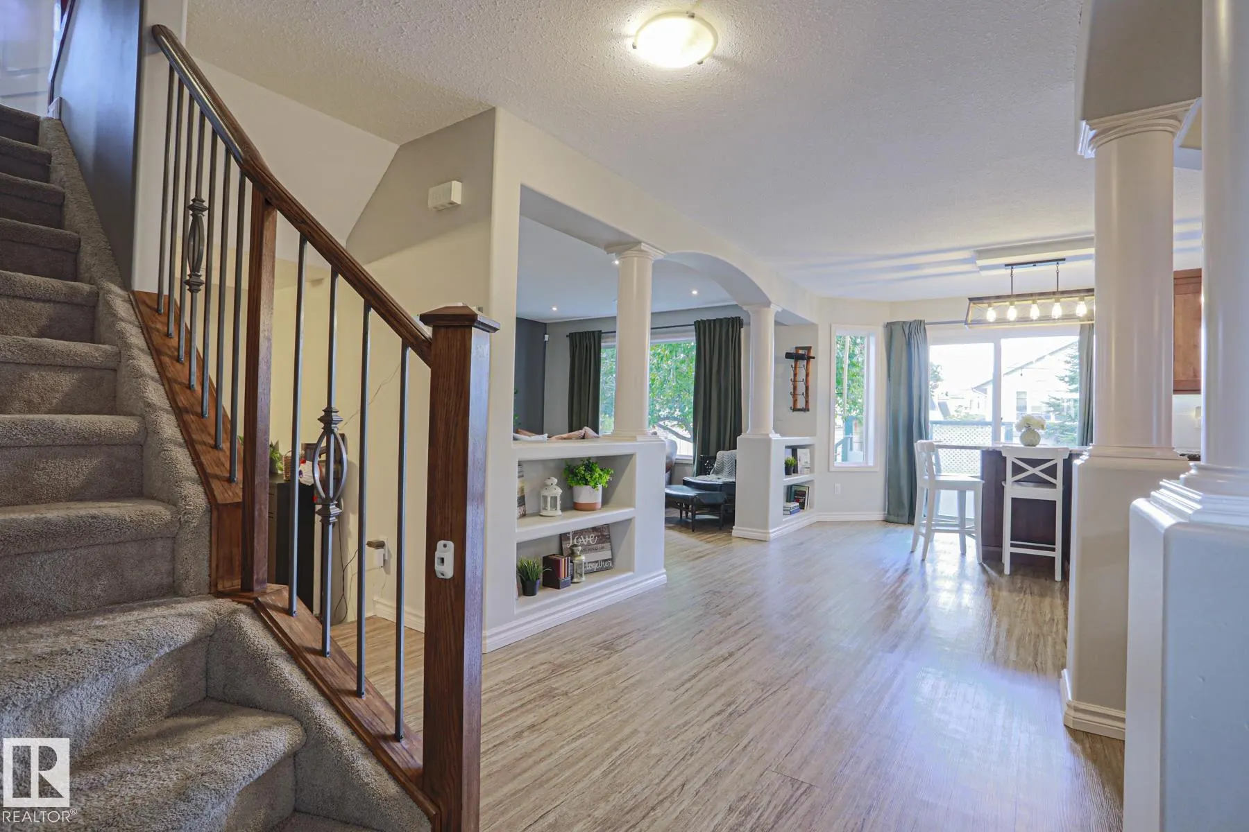 6 WILLIS Crescent