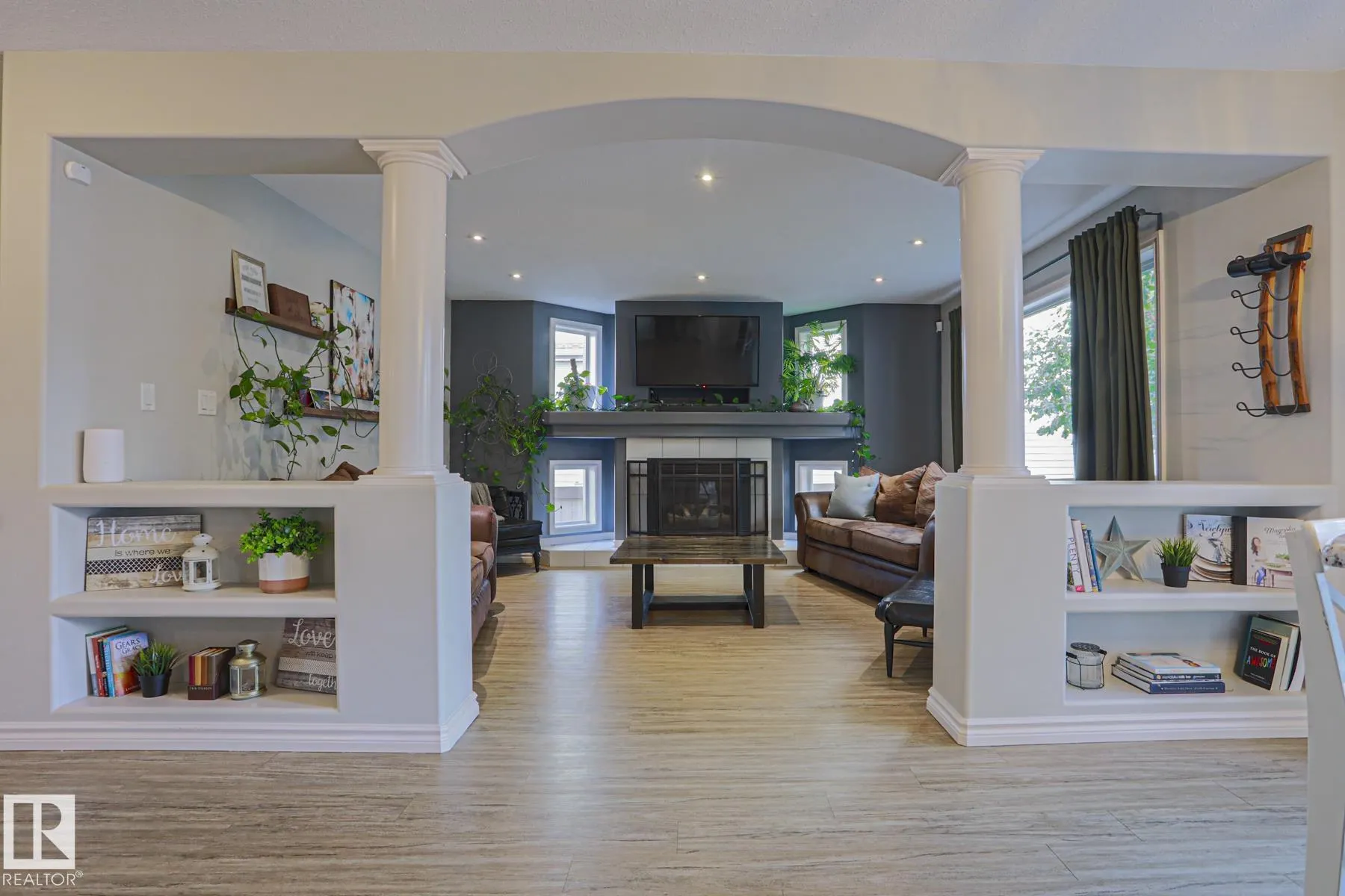 6 WILLIS Crescent