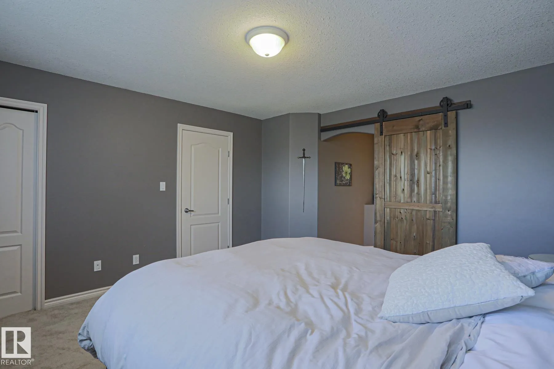 6 WILLIS Crescent