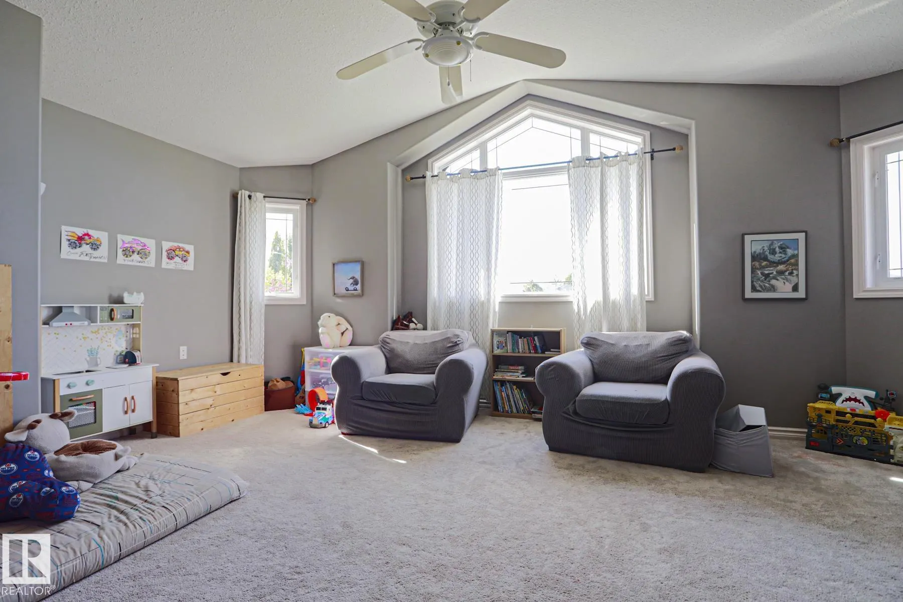 6 WILLIS Crescent