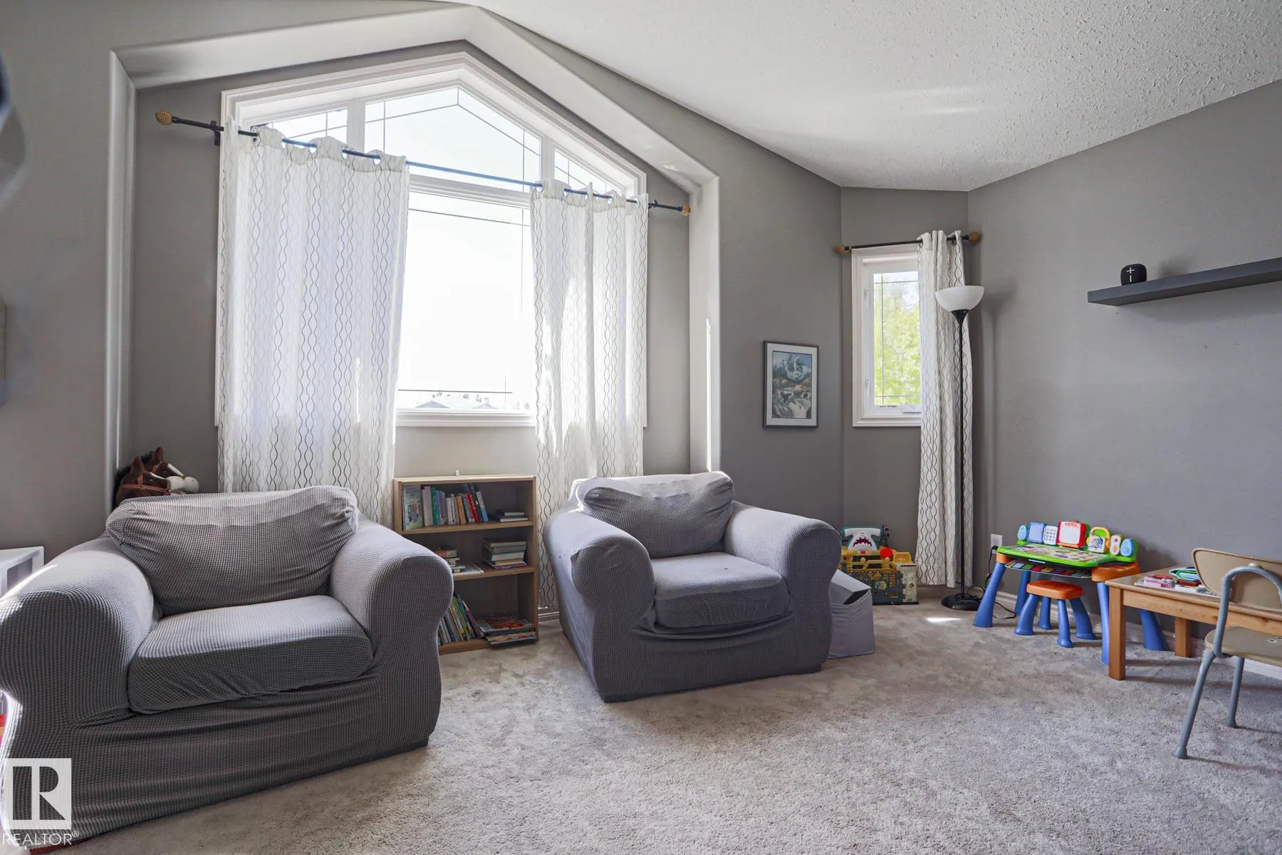 6 WILLIS Crescent