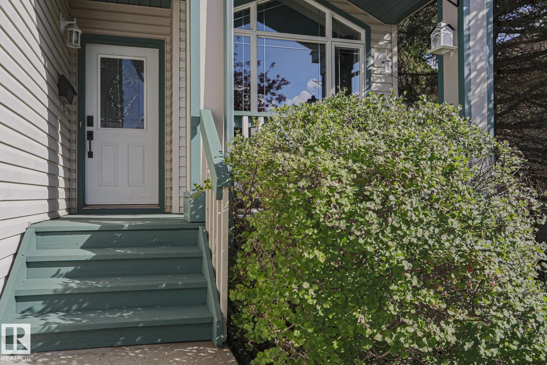 6 WILLIS Crescent