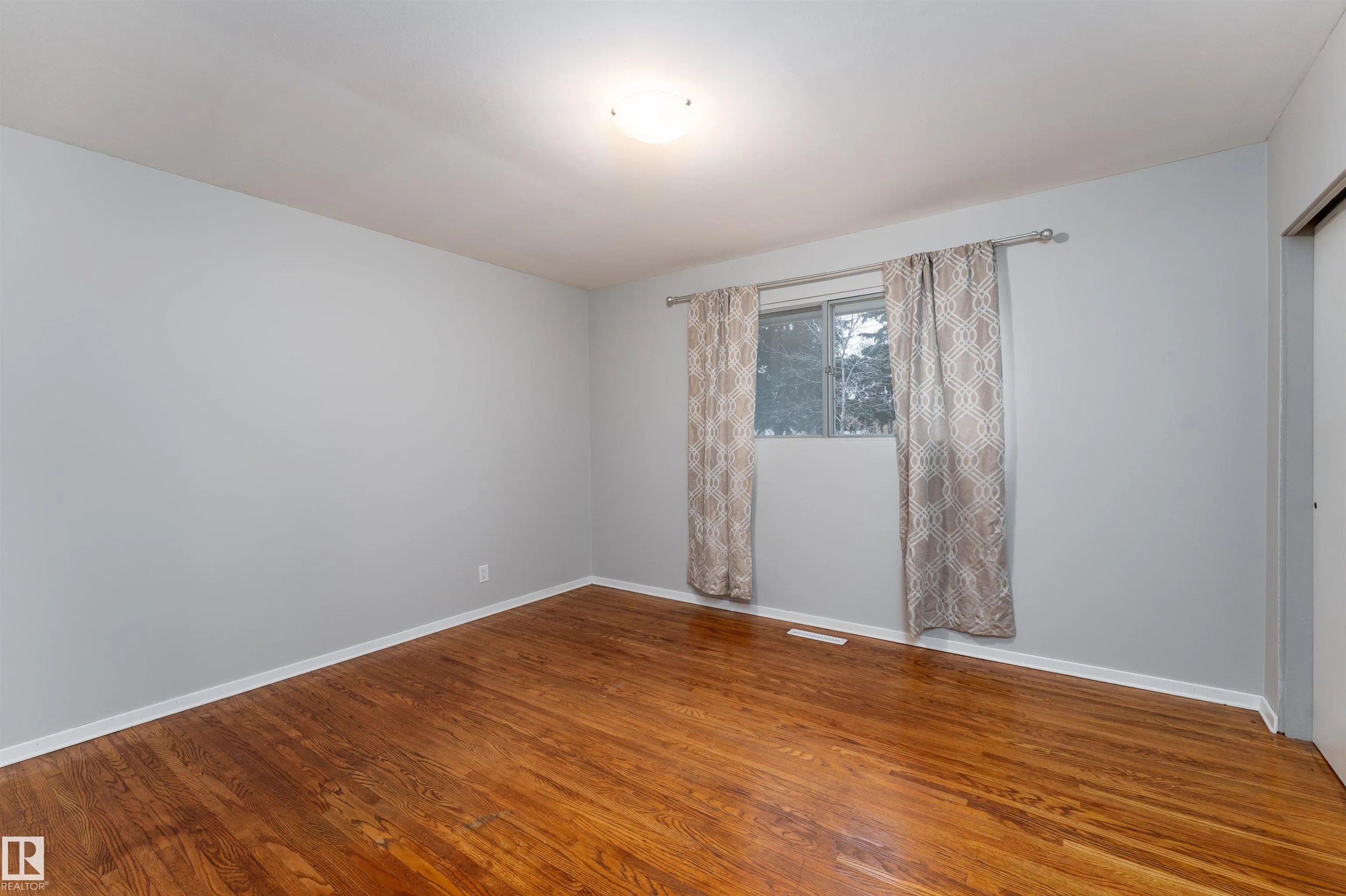 993 Cedar Street