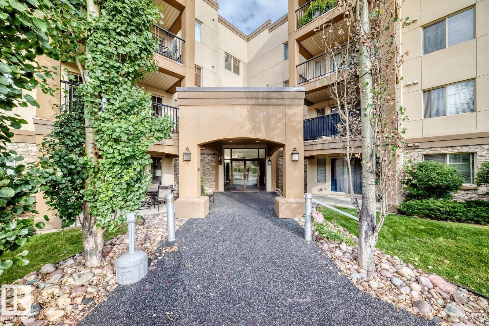 400 PALISADES Way
